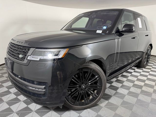 2023 Land Rover Range Rover SE photo 2