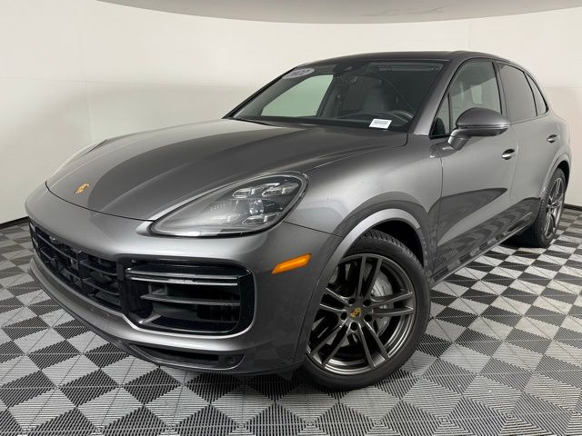 2022 Porsche Cayenne Turbo photo 2