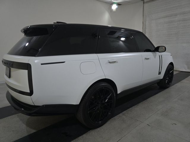 2023 Land Rover Range Rover SE photo 2