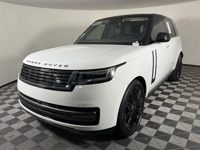 2025 Land Rover Range Rover SE photo 2