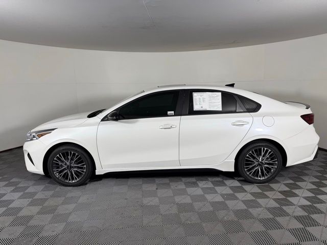 2023 Kia Forte GT-Line photo 4