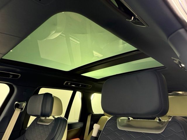 2025 Land Rover Range Rover SV - Photo 25
