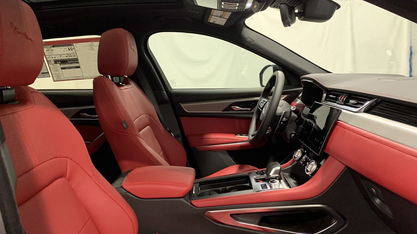 2025 Jaguar F-PACE P250 R-Dynamic S photo 2