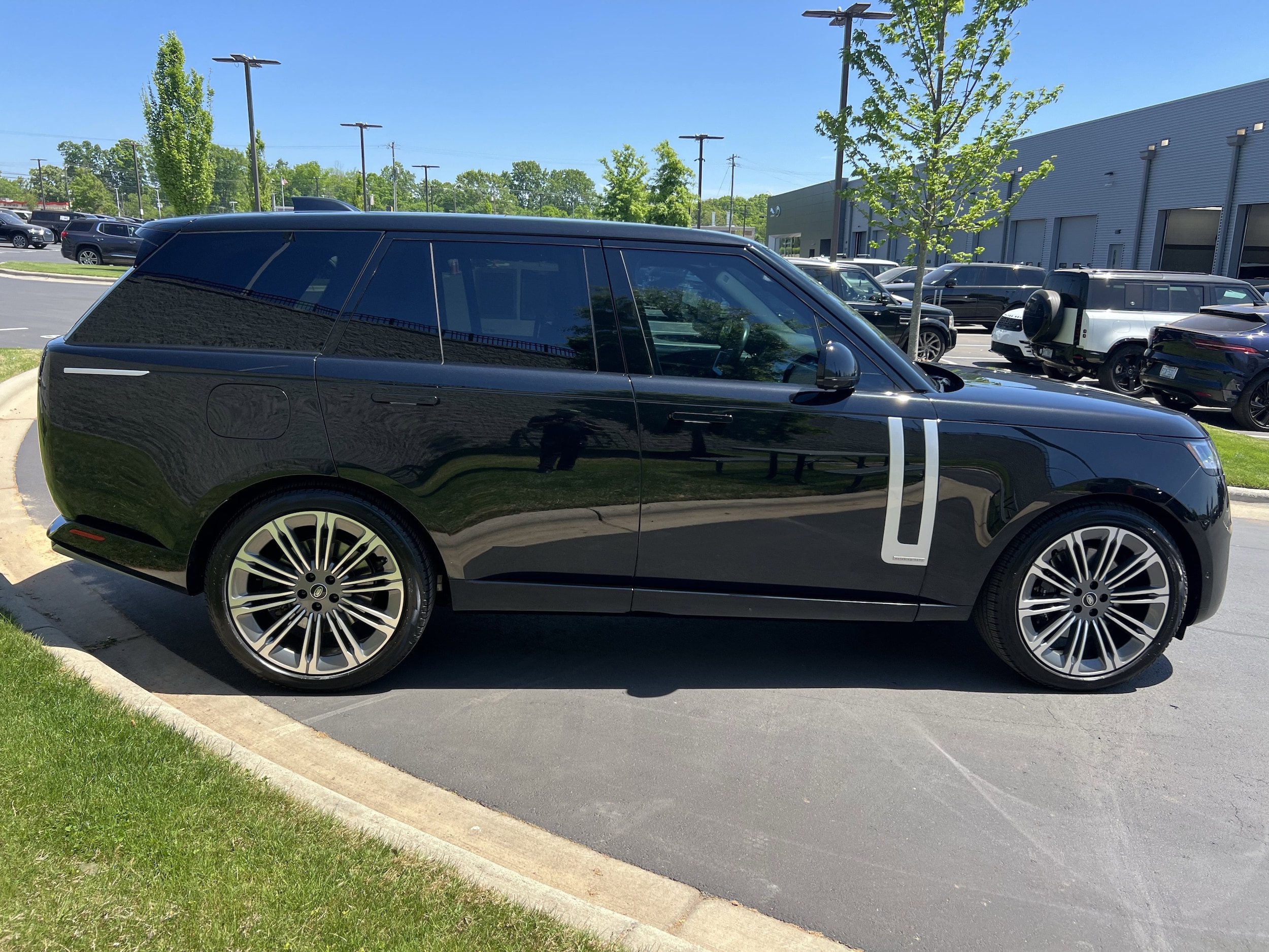 2024 Land Rover Range Rover Autobiography photo 6