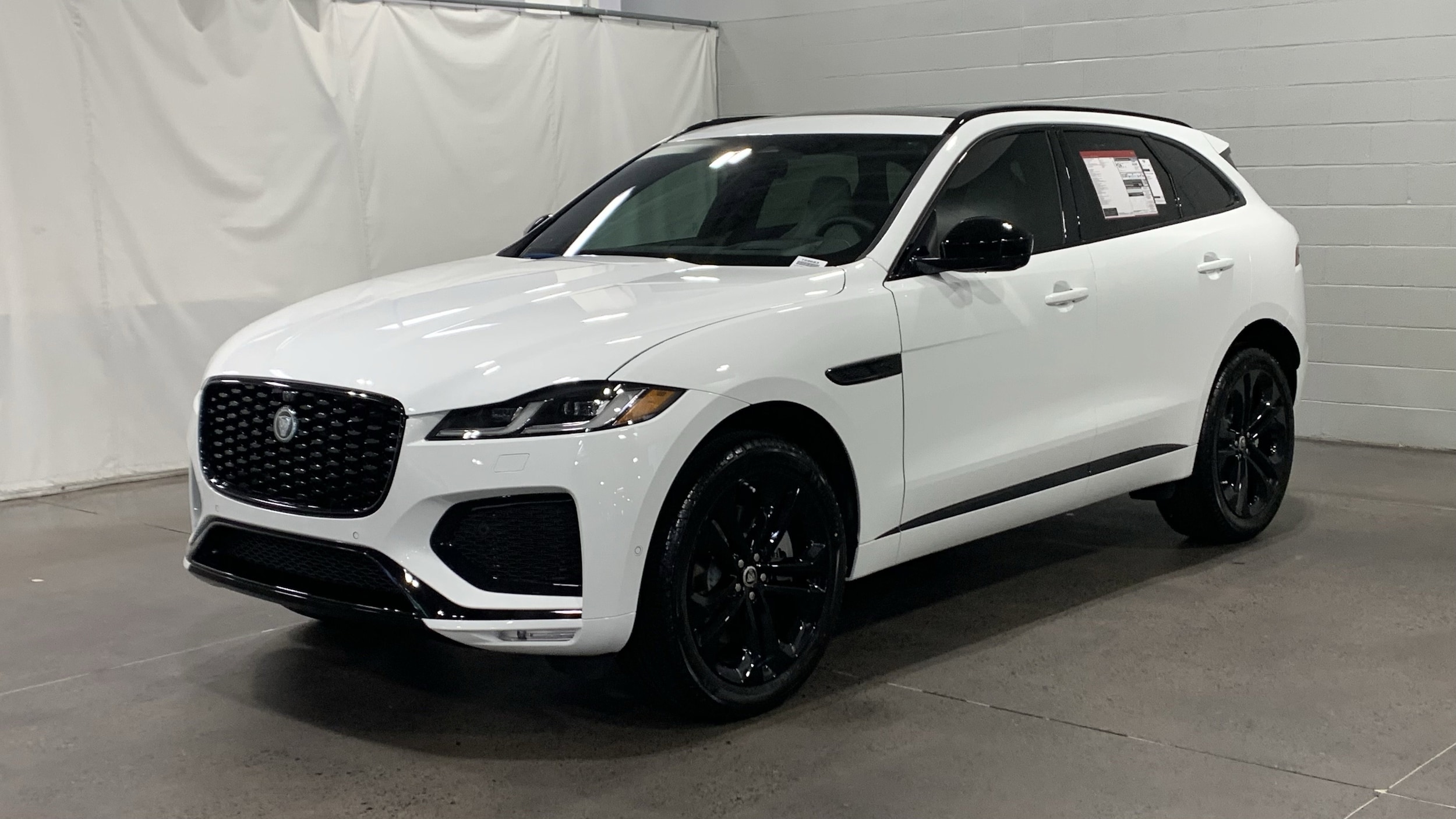 2026 Jaguar F-Pace R-Dynamic S's photo