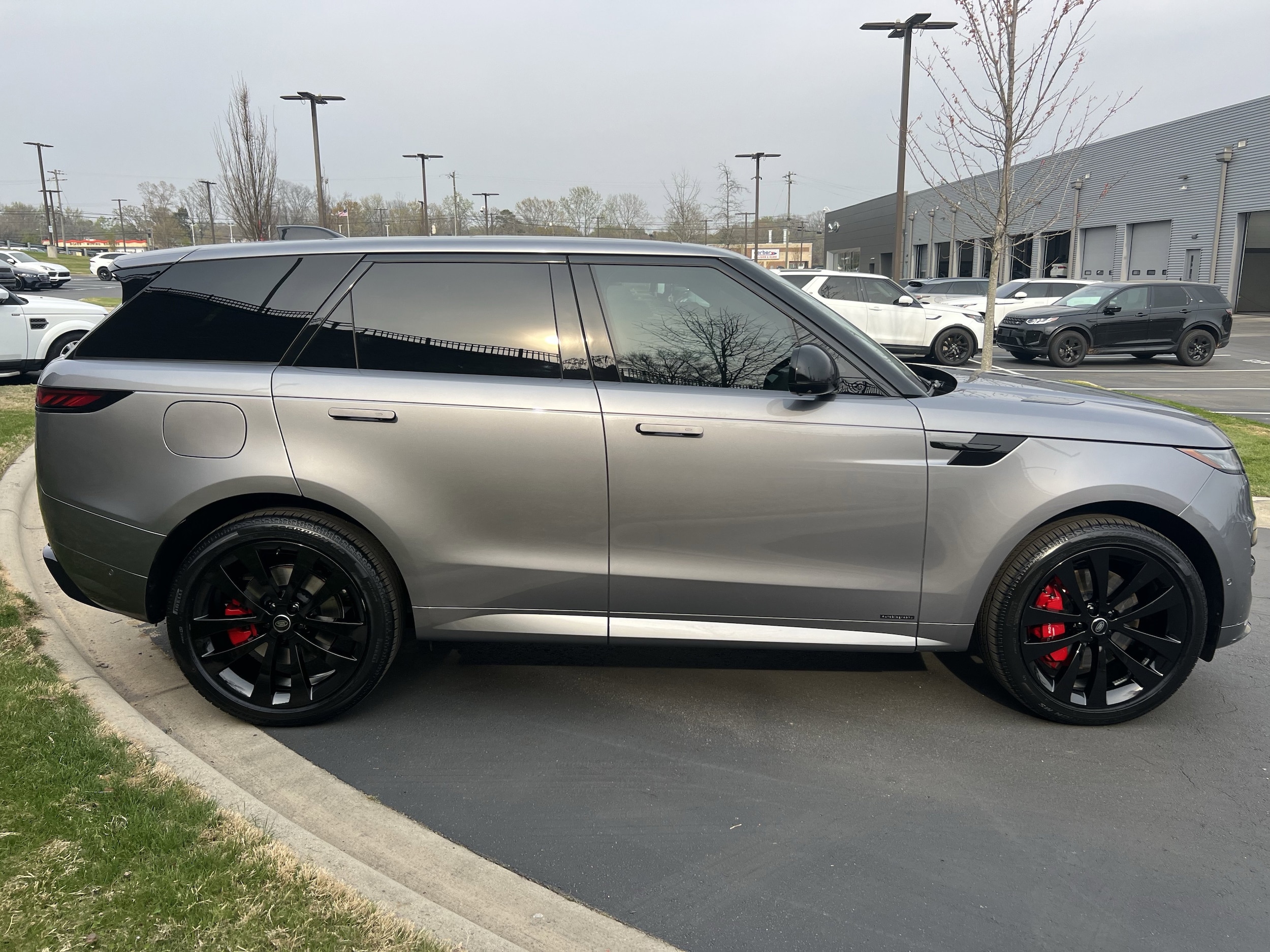 2025 Land Rover Range Rover Sport P530 Autobiography photo 6