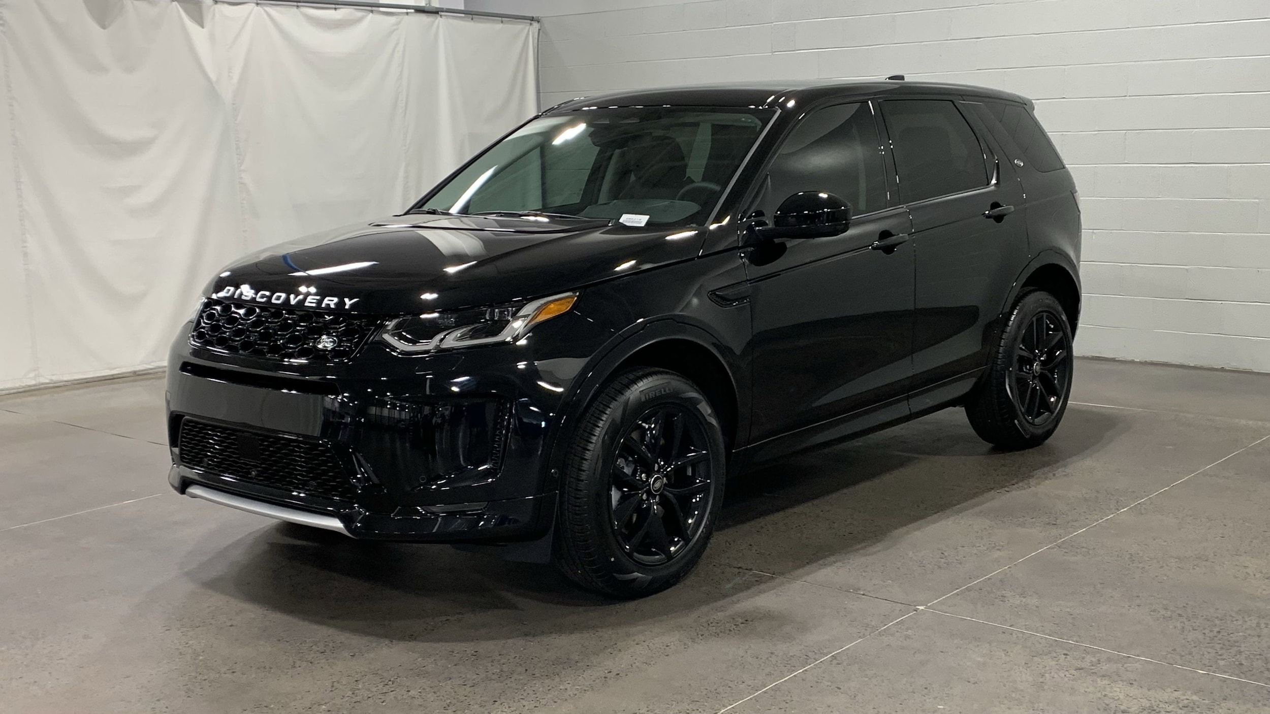 2025 Land Rover Discovery Sport S's photo