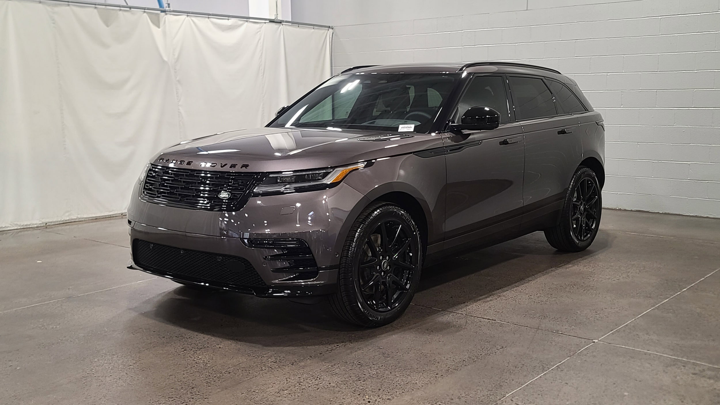 2026 Land Rover Range Rover Velar P250 Dynamic SE's photo