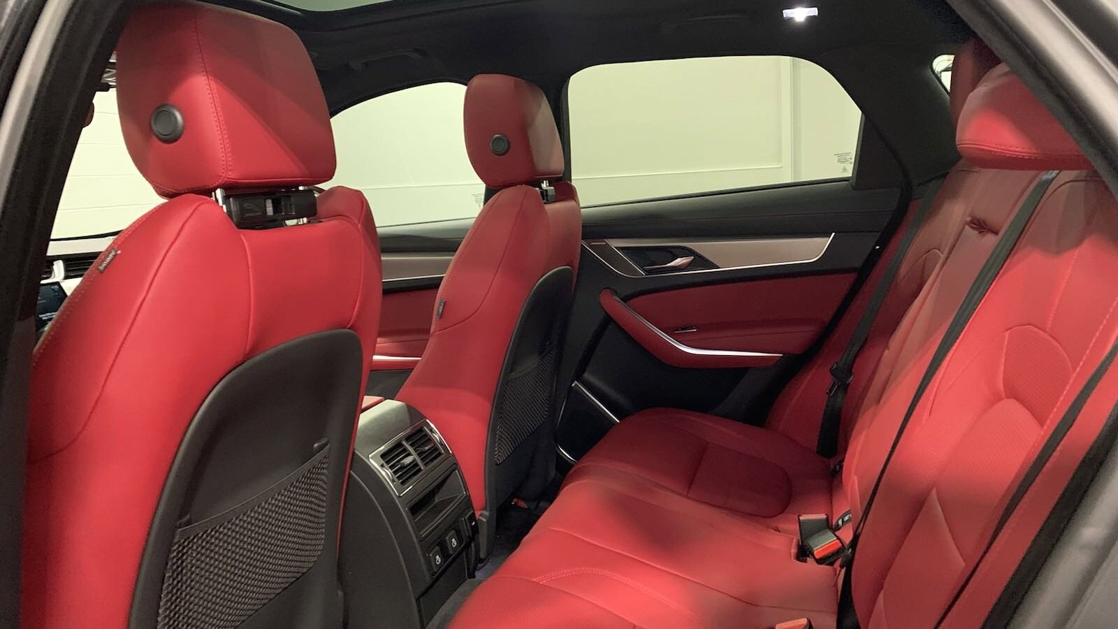 2025 Jaguar F-PACE P250 R-Dynamic S photo 4