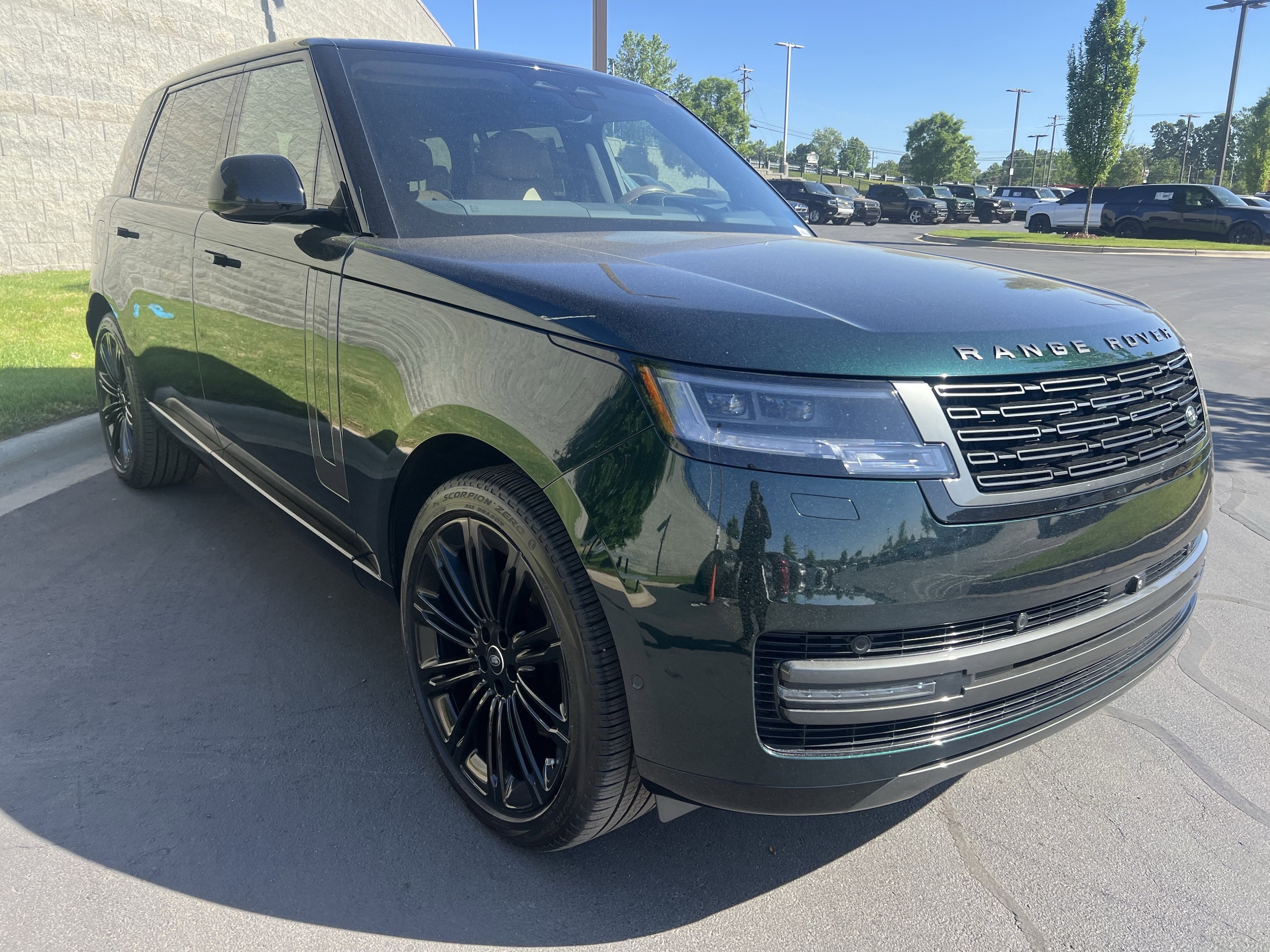 2025 Land Rover Range Rover SE photo 3