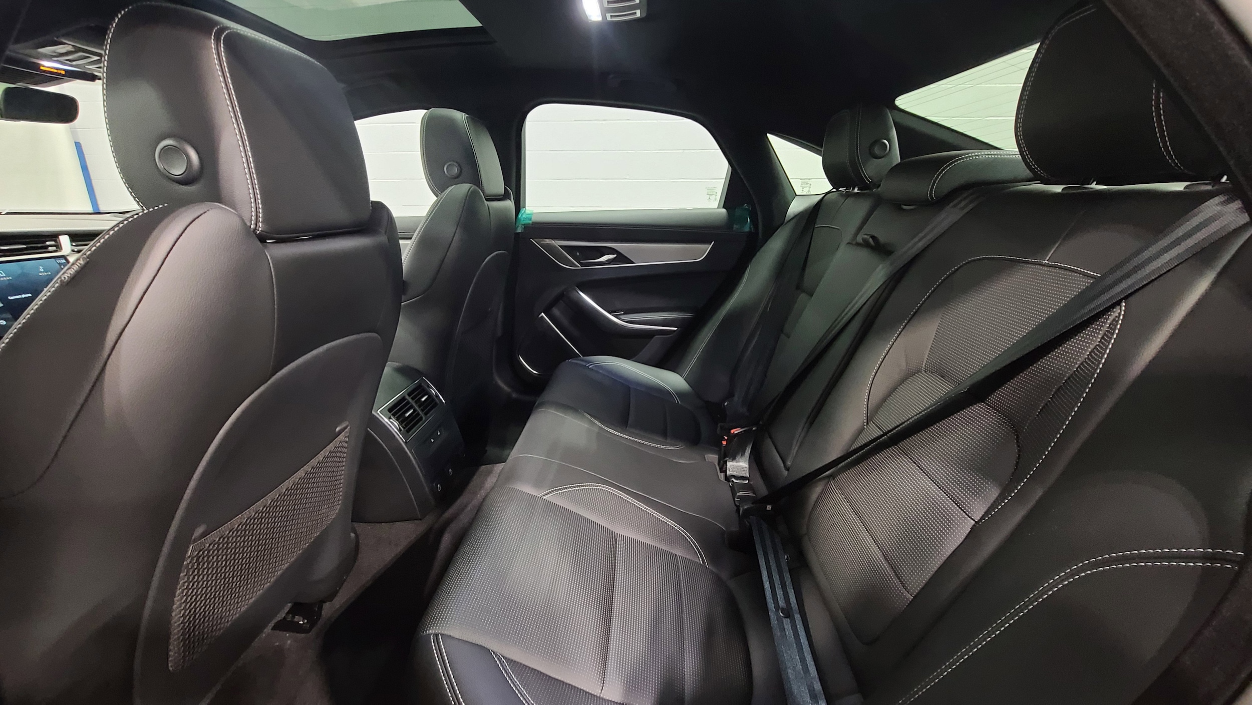 2024 Jaguar XF R-Dynamic SE photo 5