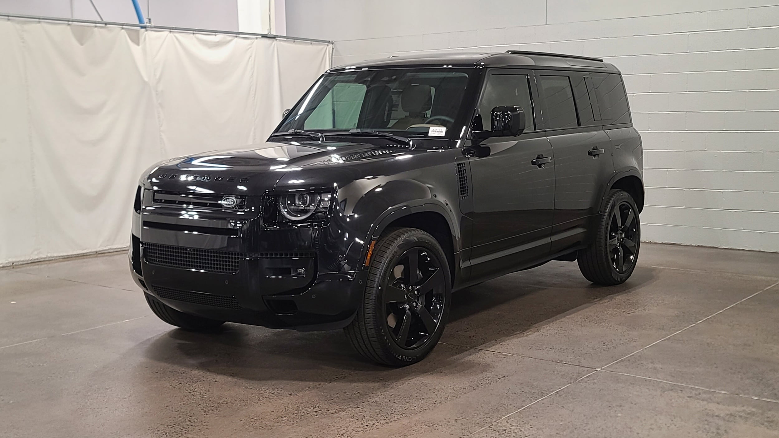 2026 Land Rover Defender 110 X-Dynamic SE P400's photo