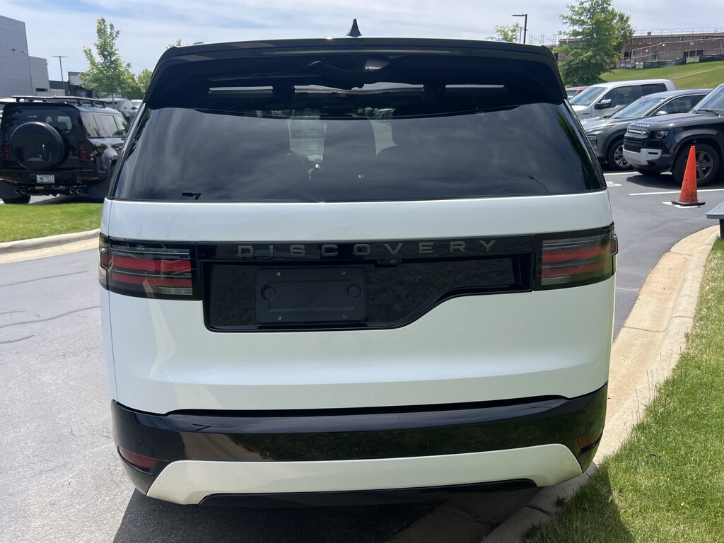 Certified 2025 Land Rover Discovery Dynamic SE SUV