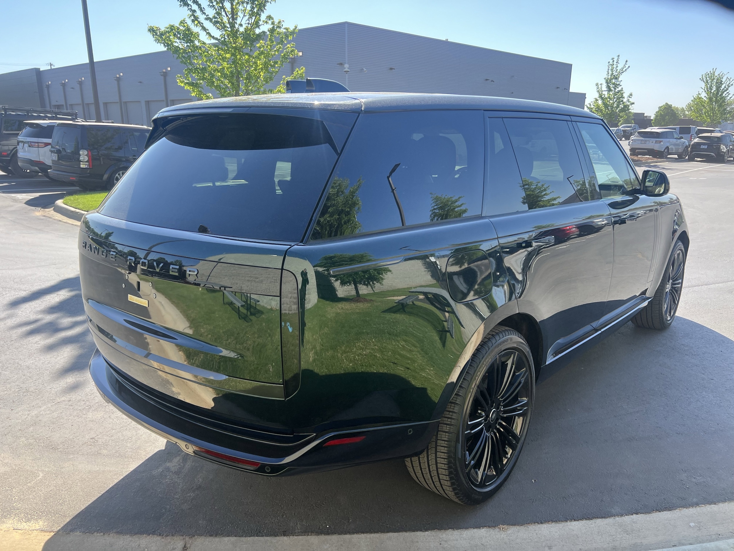 2025 Land Rover Range Rover SE photo 5