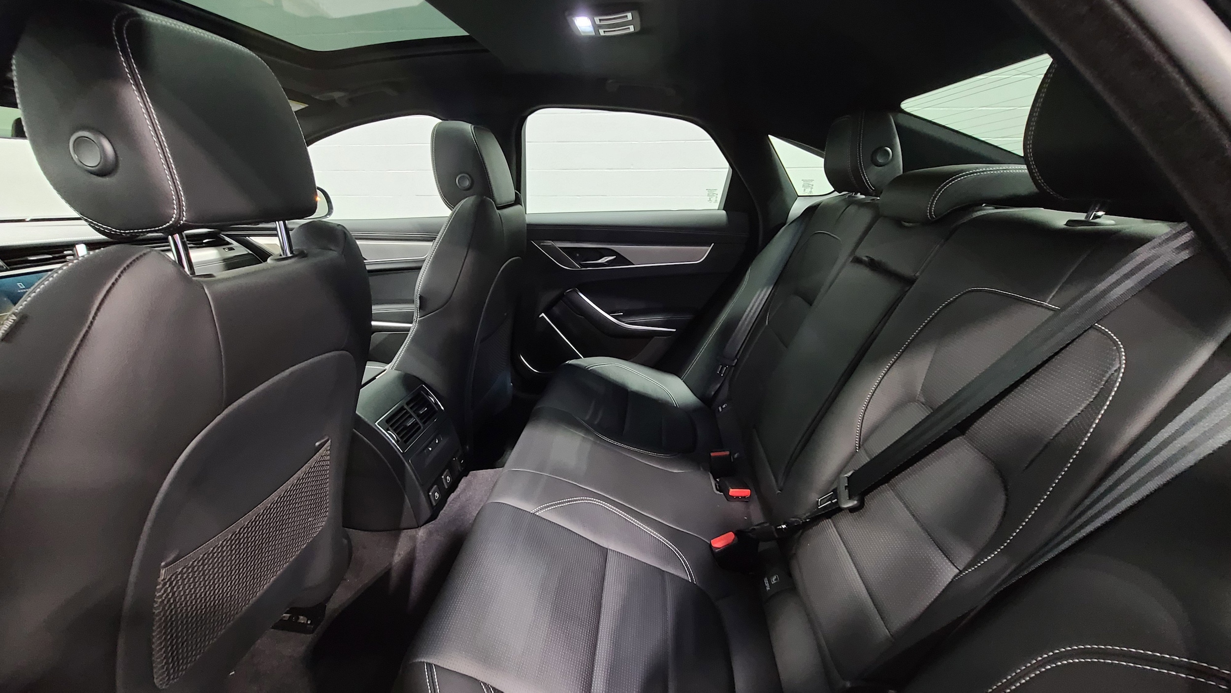 2024 Jaguar XF R-Dynamic SE photo 5