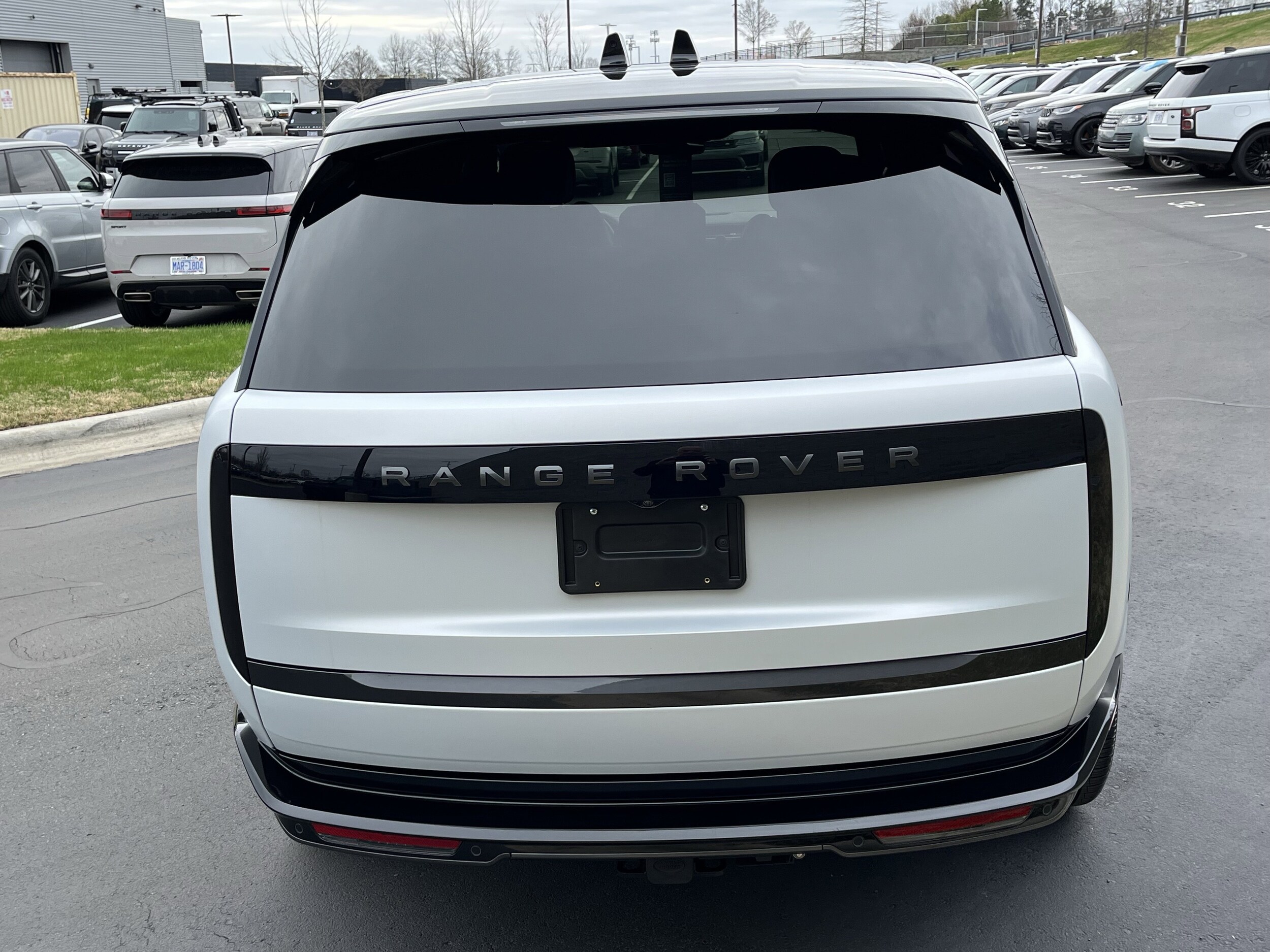 2025 Land Rover Range Rover SE photo 4