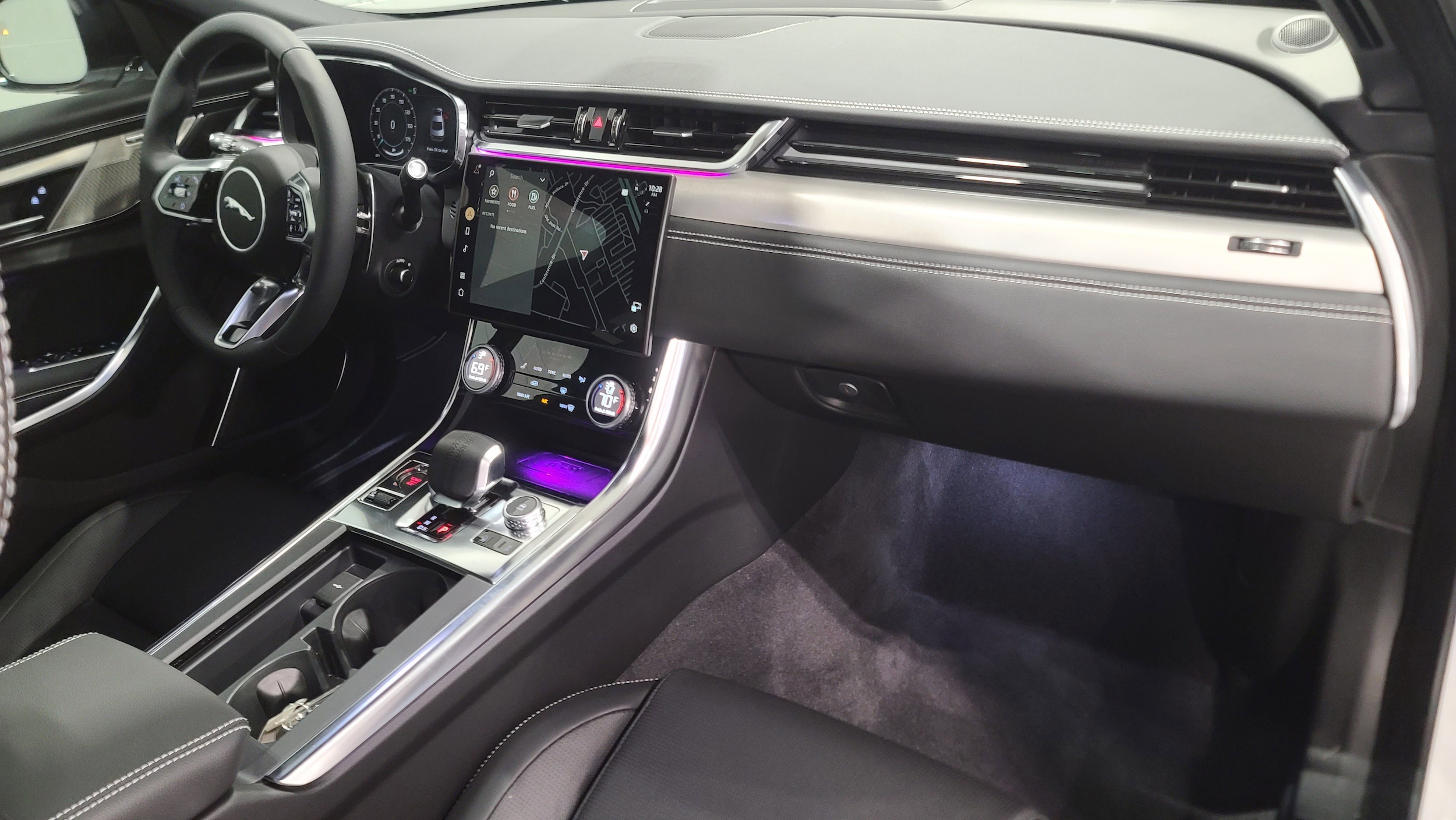 2024 Jaguar XF R-Dynamic SE photo 3