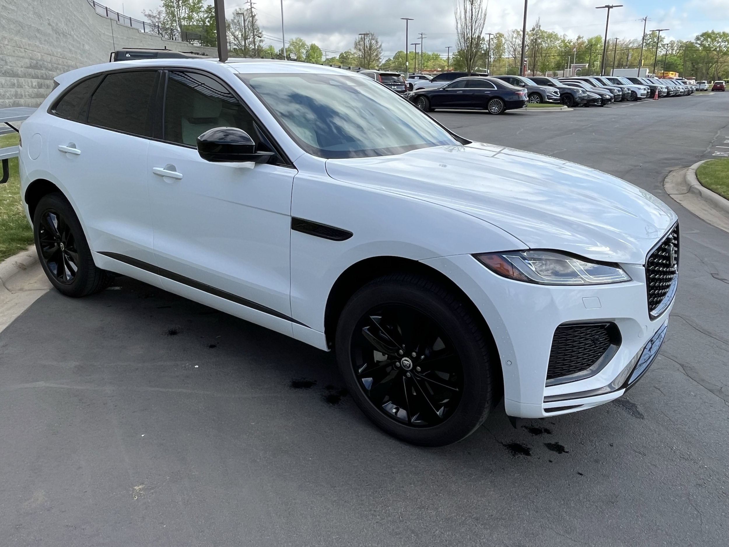 2025 Jaguar F-PACE R-Dynamic S photo 3