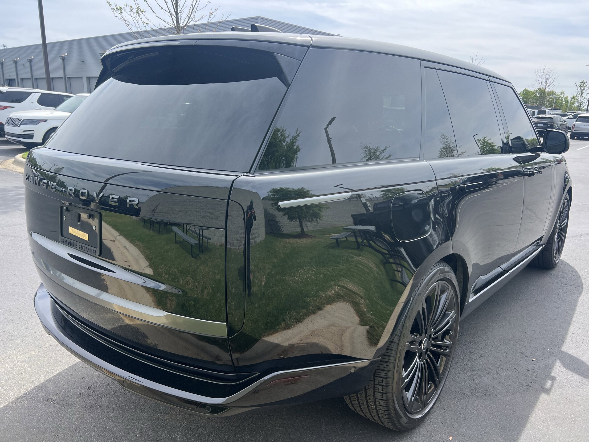 2024 Land Rover Range Rover SE photo 5