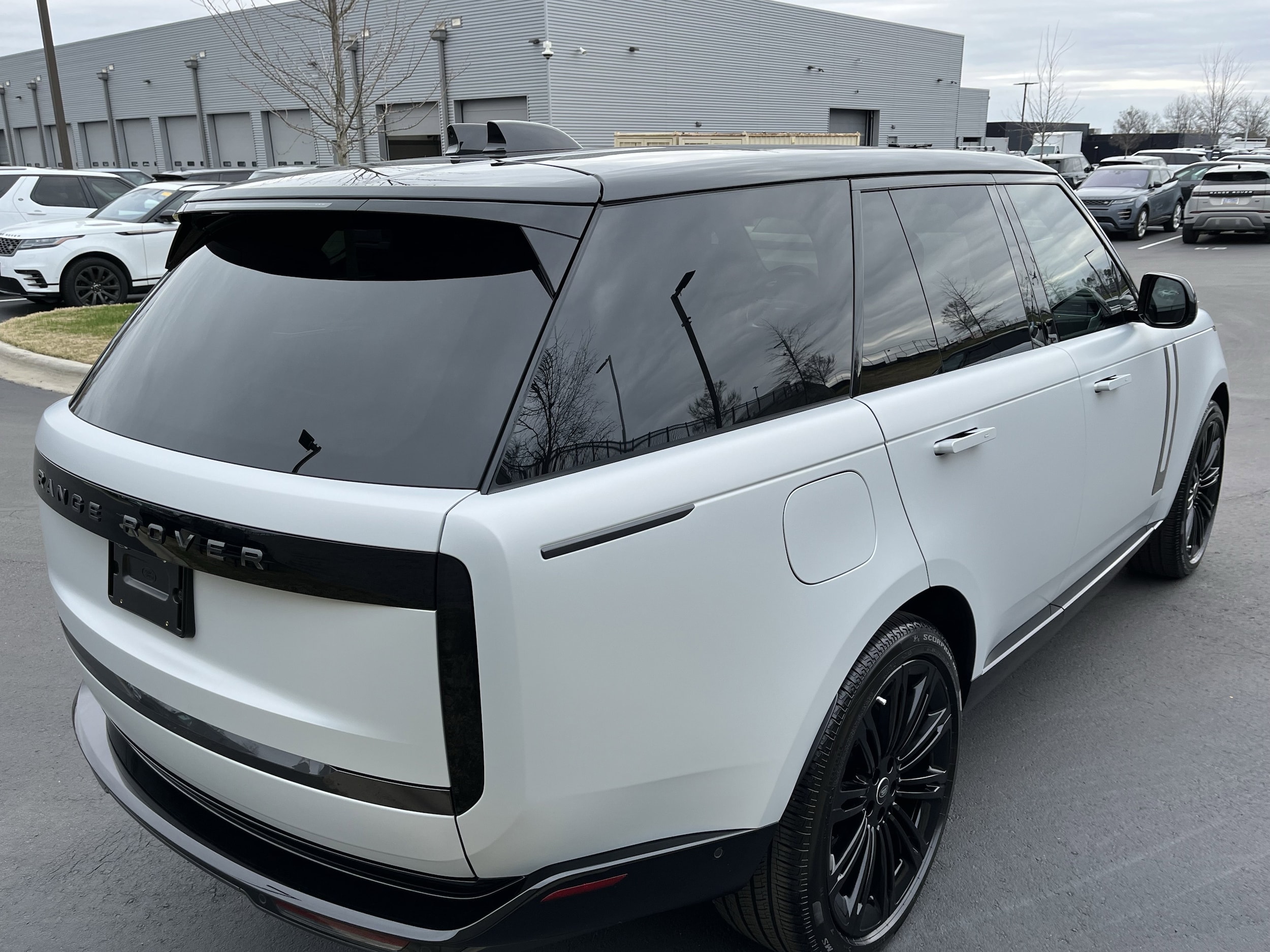2025 Land Rover Range Rover SE photo 5