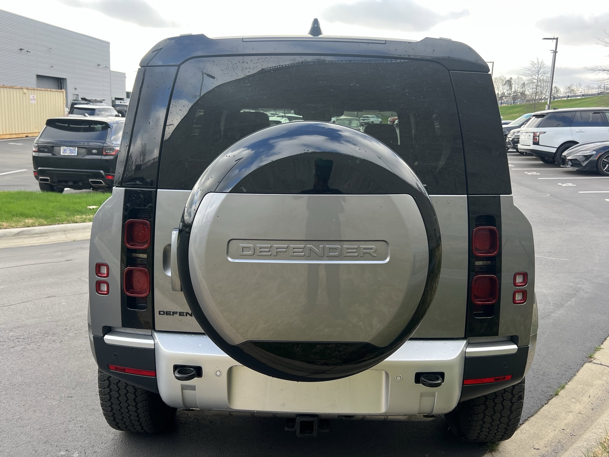 2024 Land Rover Defender S photo 4