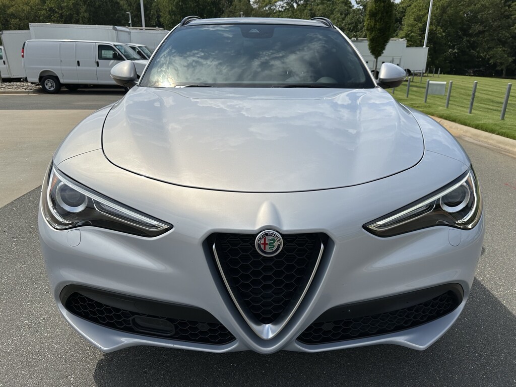 Used 2023 Alfa Romeo Stelvio Lusso SUV