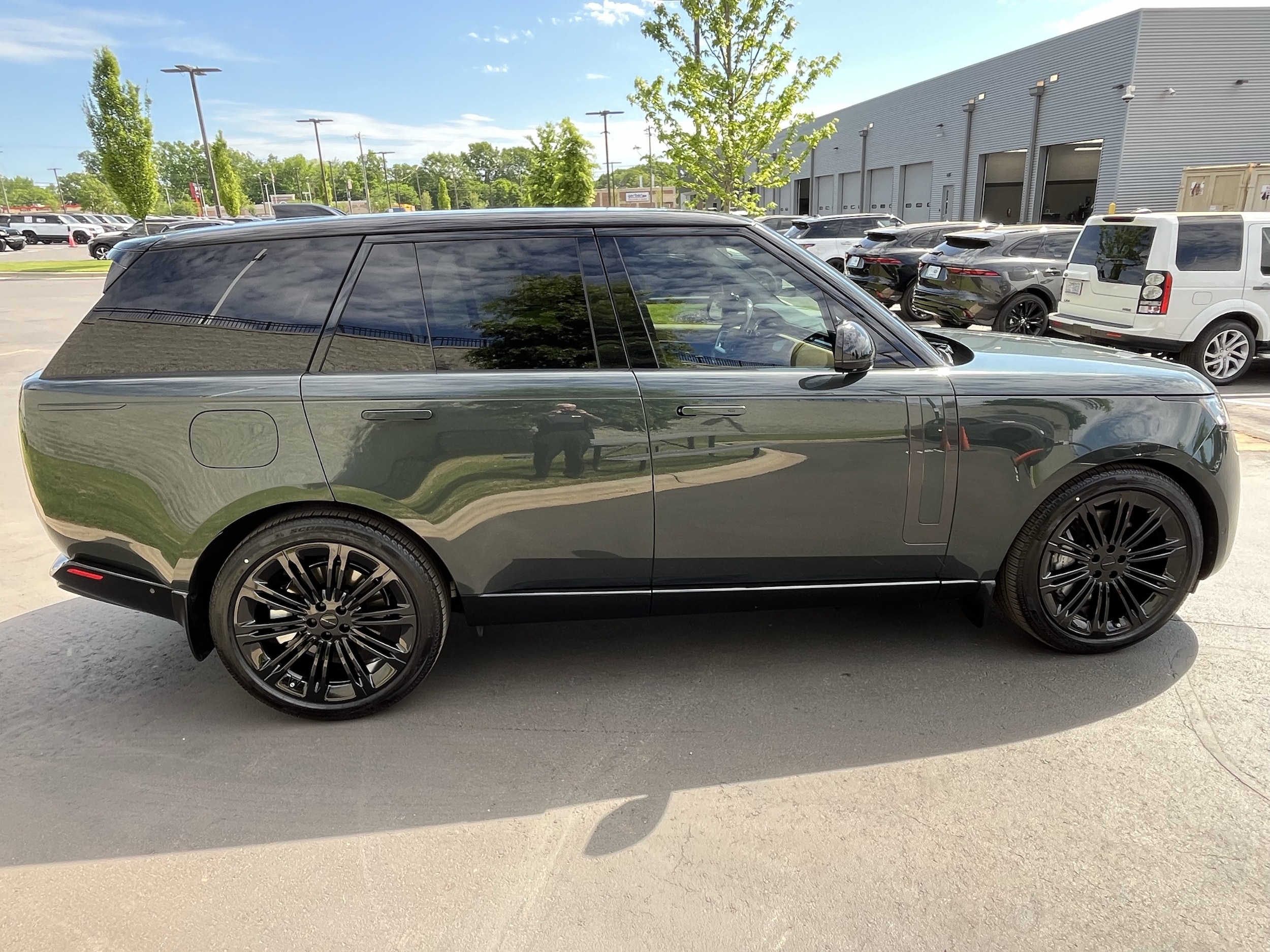 2026 Land Rover Range Rover SE photo 6