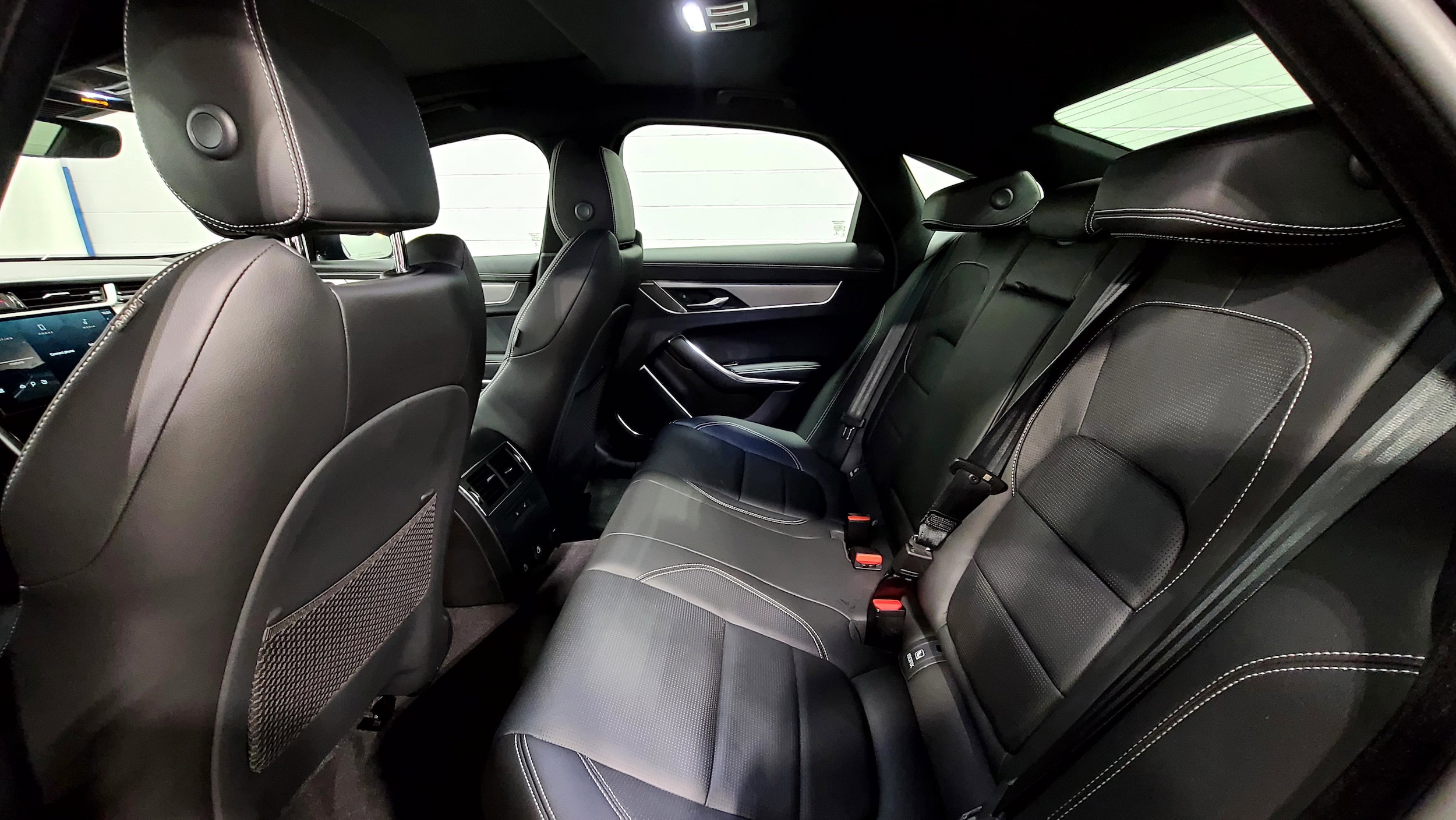 2024 Jaguar XF R-Dynamic SE photo 5