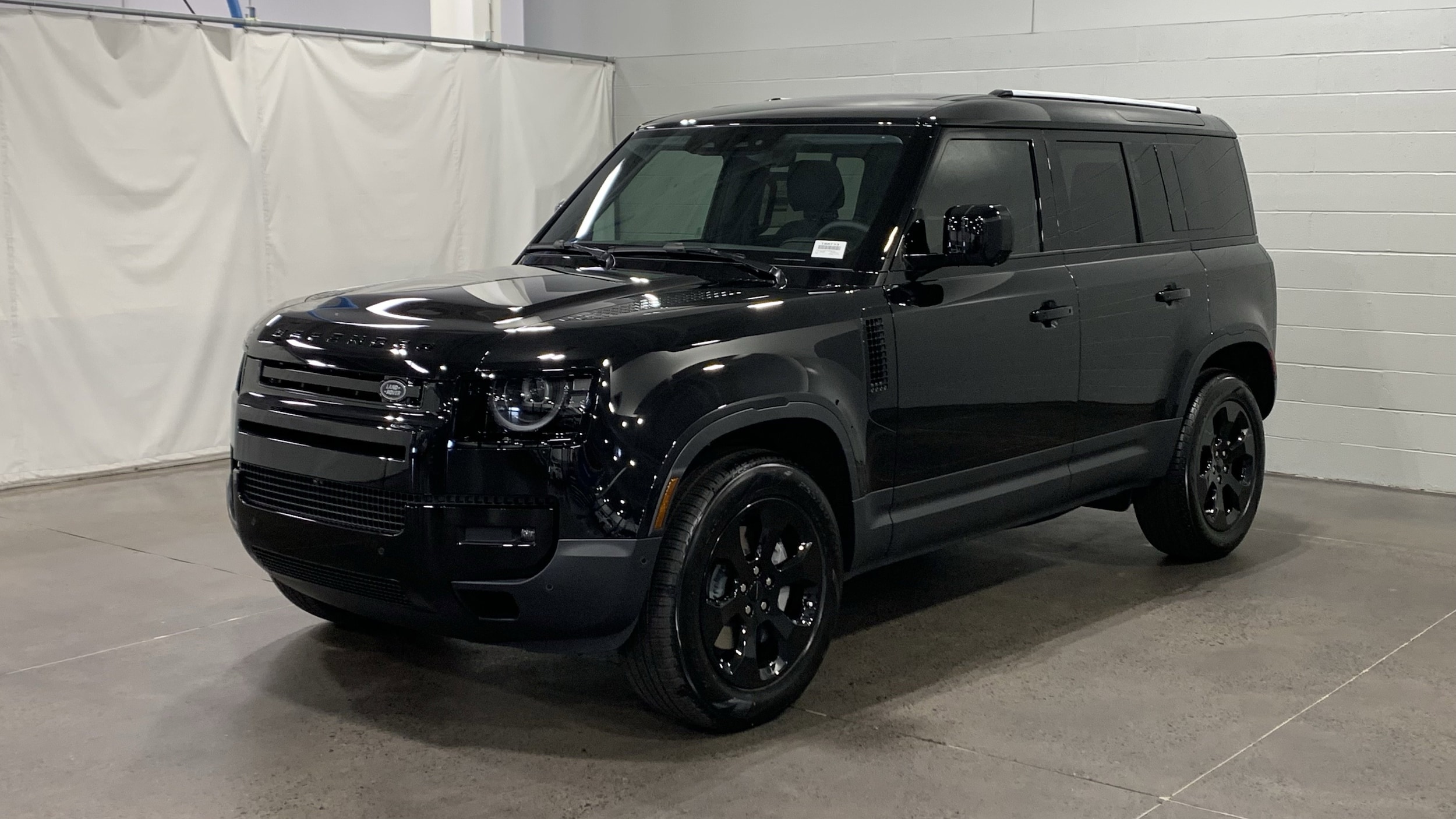 2026 Land Rover Defender S's photo