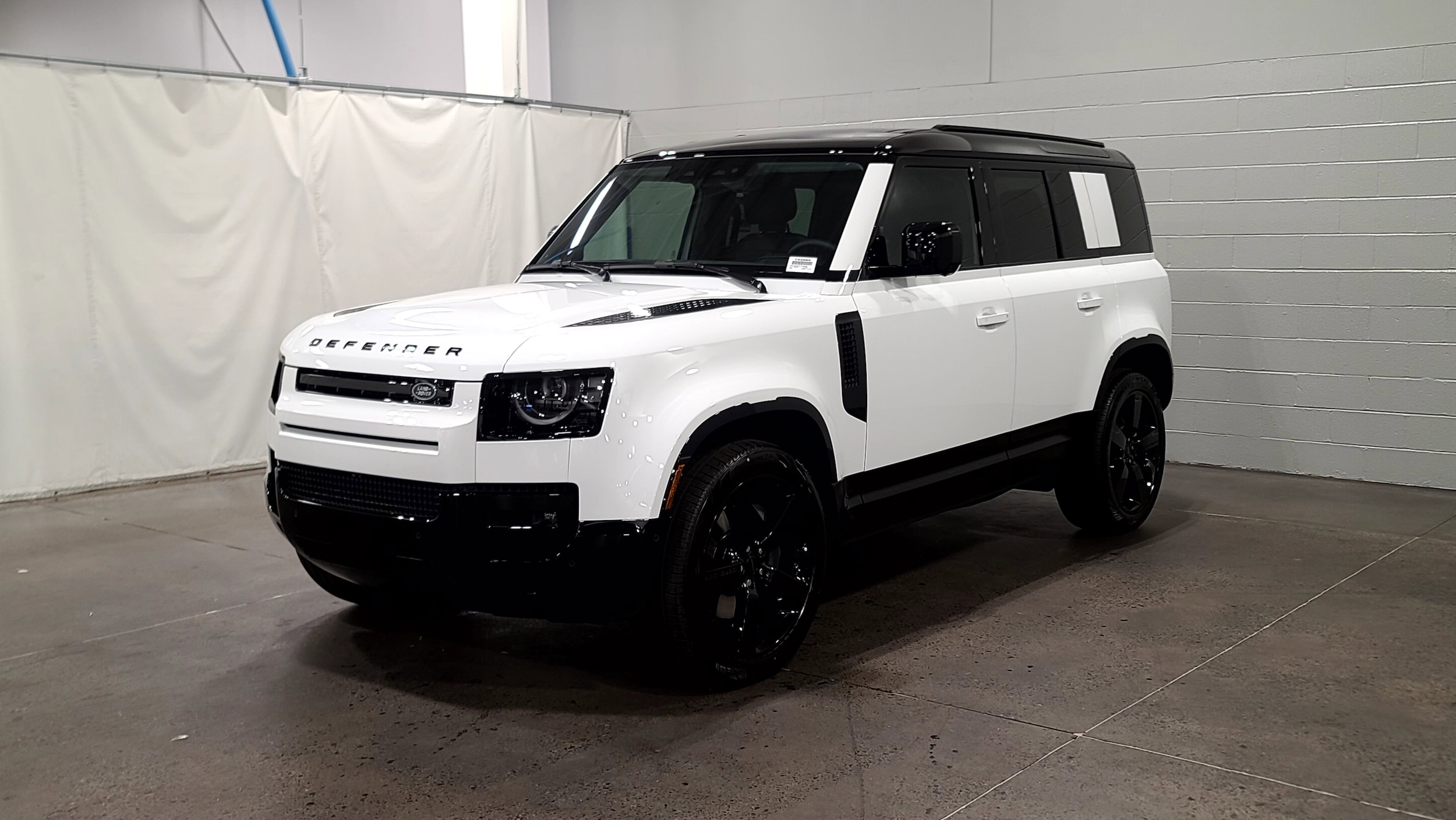 2026 Land Rover Defender 110 X-Dynamic SE P400's photo