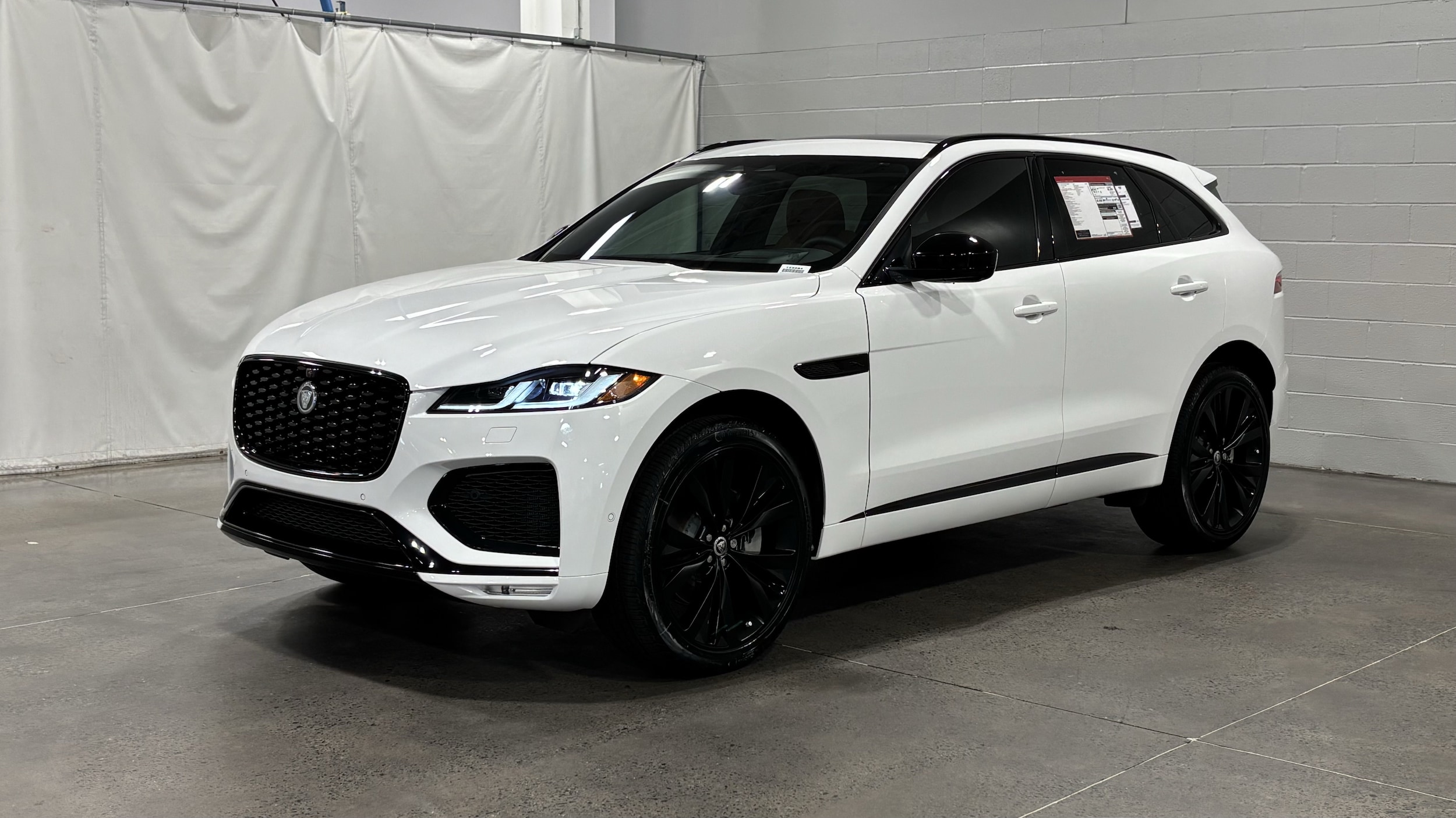 2026 Jaguar F-PACE P400 R-Dynamic S's photo