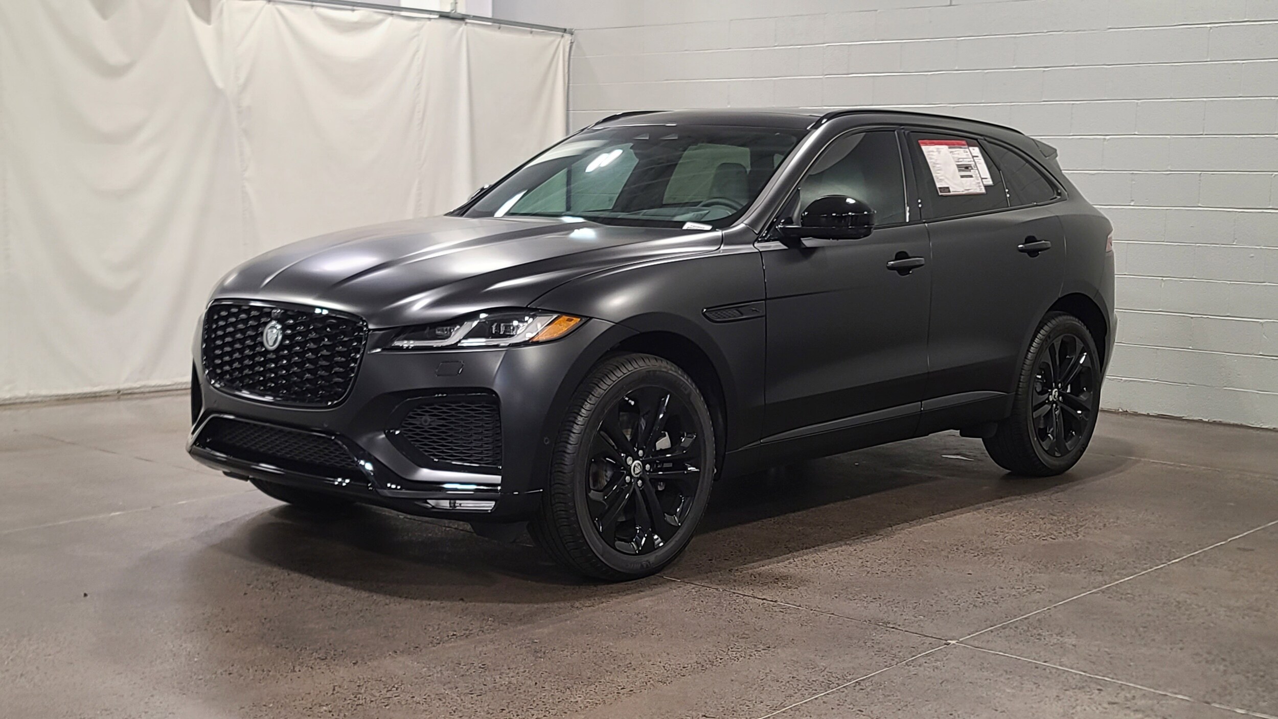 2026 Jaguar F-PACE P400 R-Dynamic S's photo