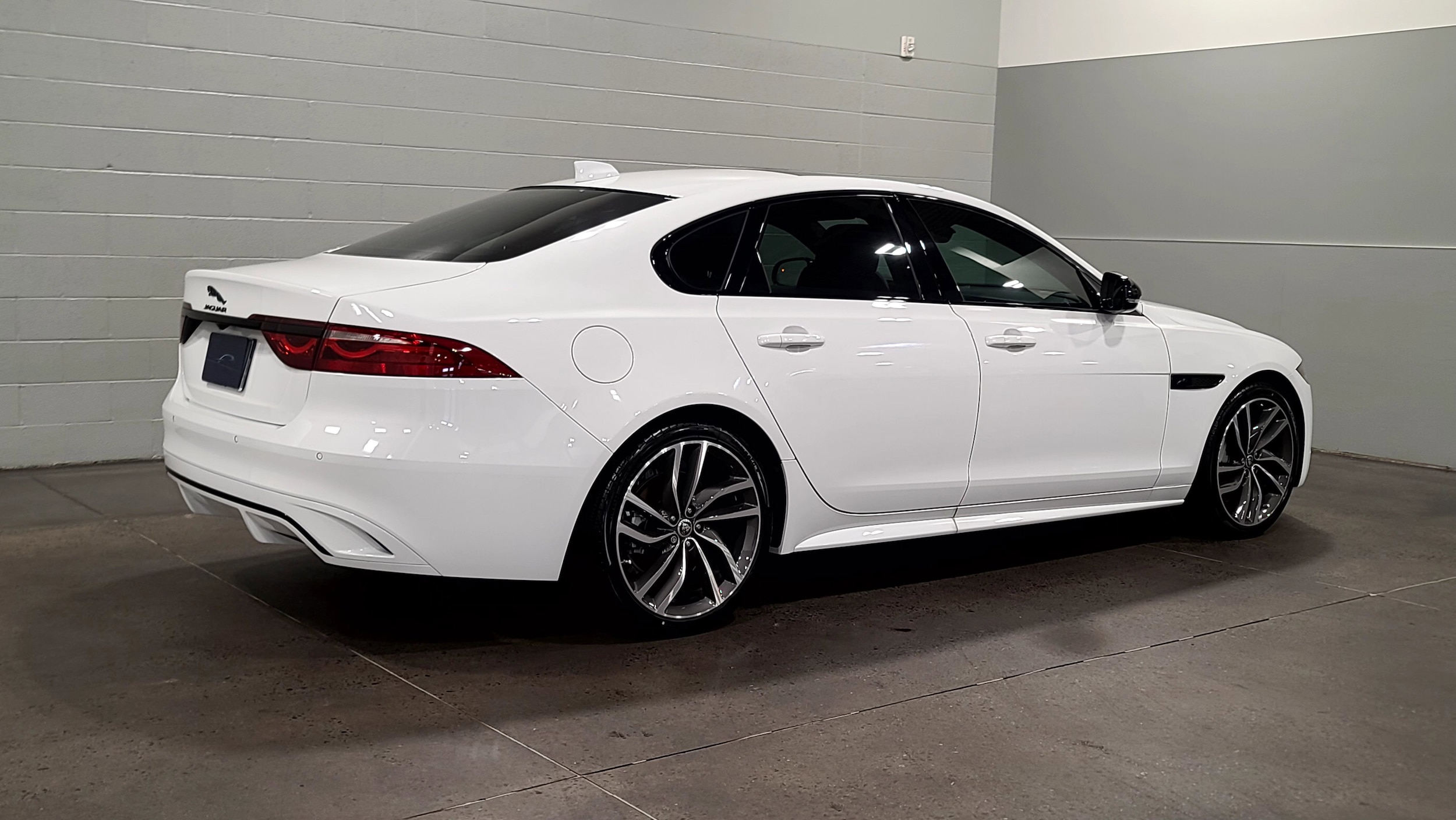2024 Jaguar XF R-Dynamic SE photo 2