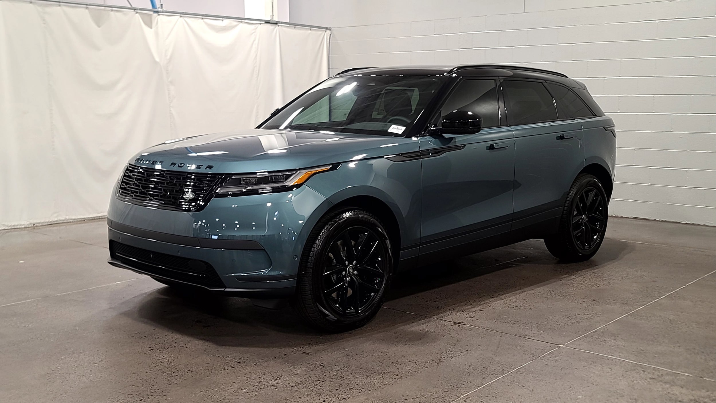 2026 Land Rover Range Rover Velar P250 S's photo