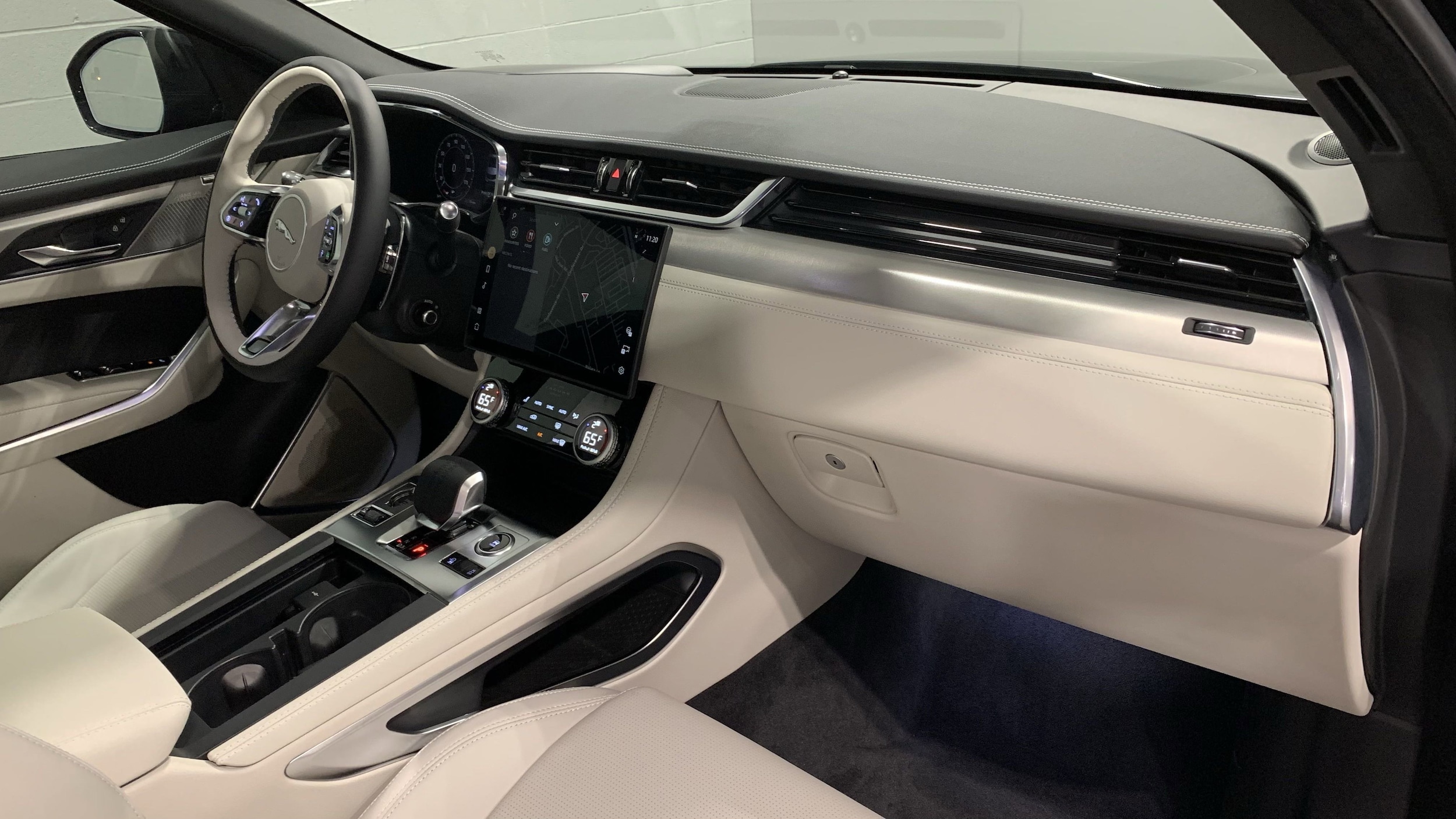 2026 Jaguar F-PACE R-Dynamic S photo 3