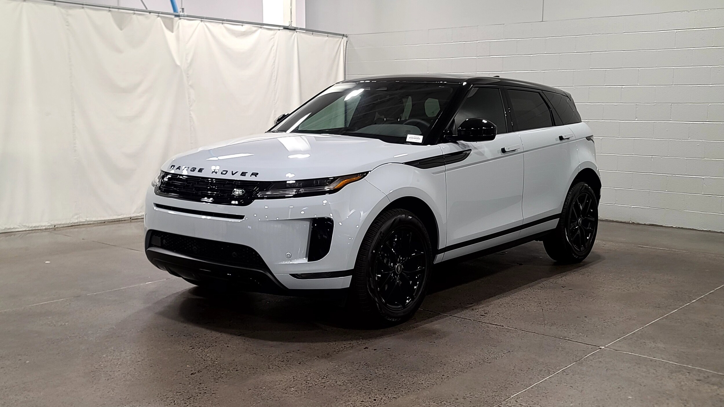 2026 Land Rover Range Rover Evoque S's photo