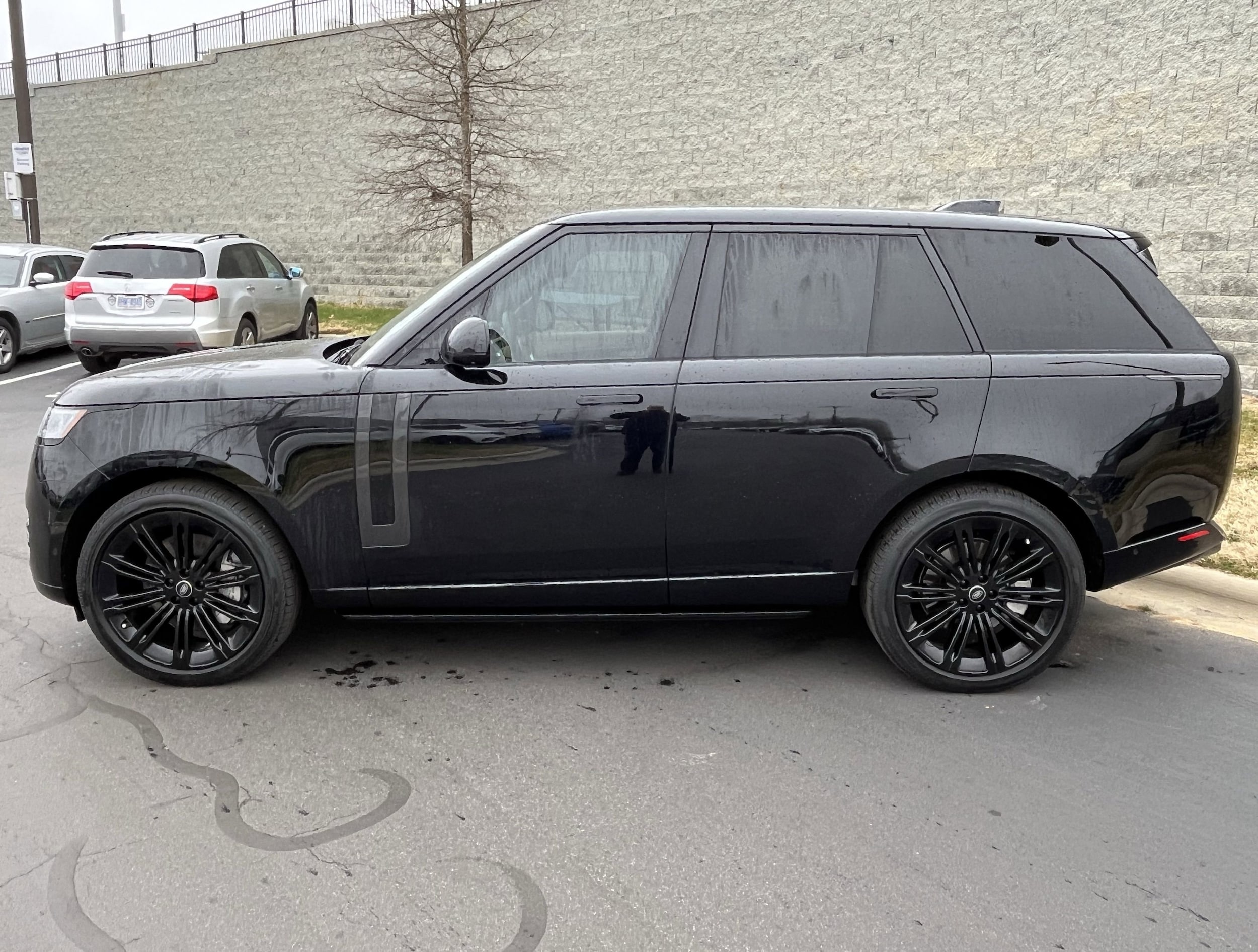 2025 Land Rover Range Rover SE photo 2