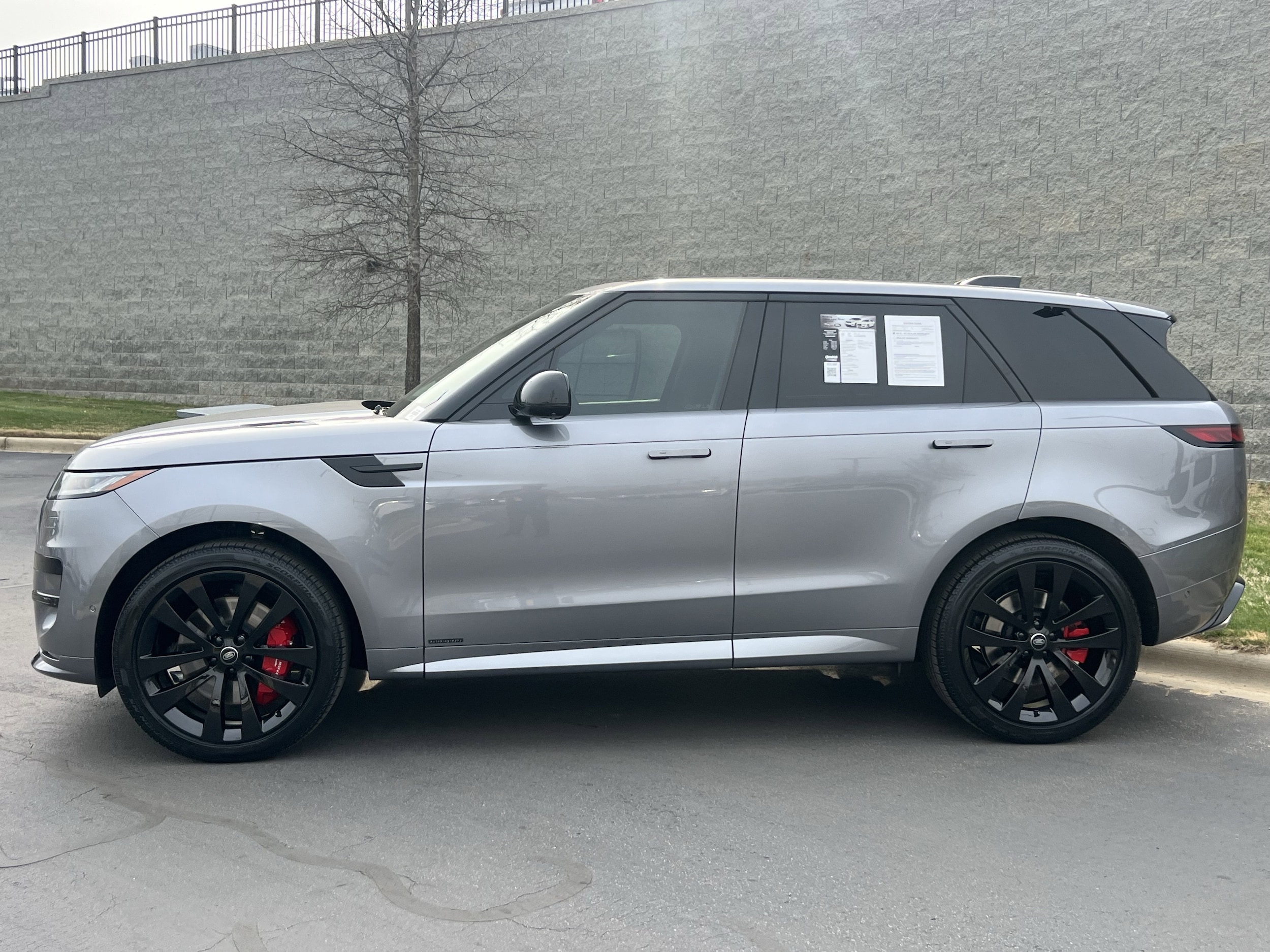 2025 Land Rover Range Rover Sport P530 Autobiography photo 2