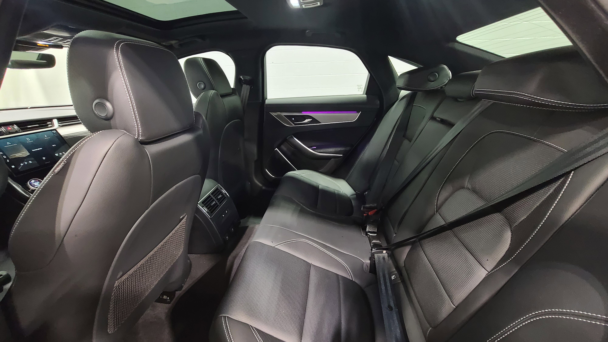 2024 Jaguar XF R-Dynamic SE photo 5