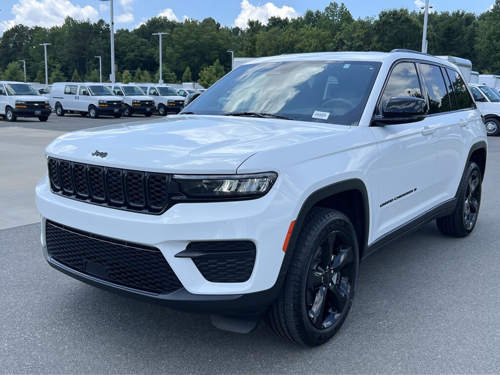 Used 2023 Jeep Grand Cherokee Altitude SUV