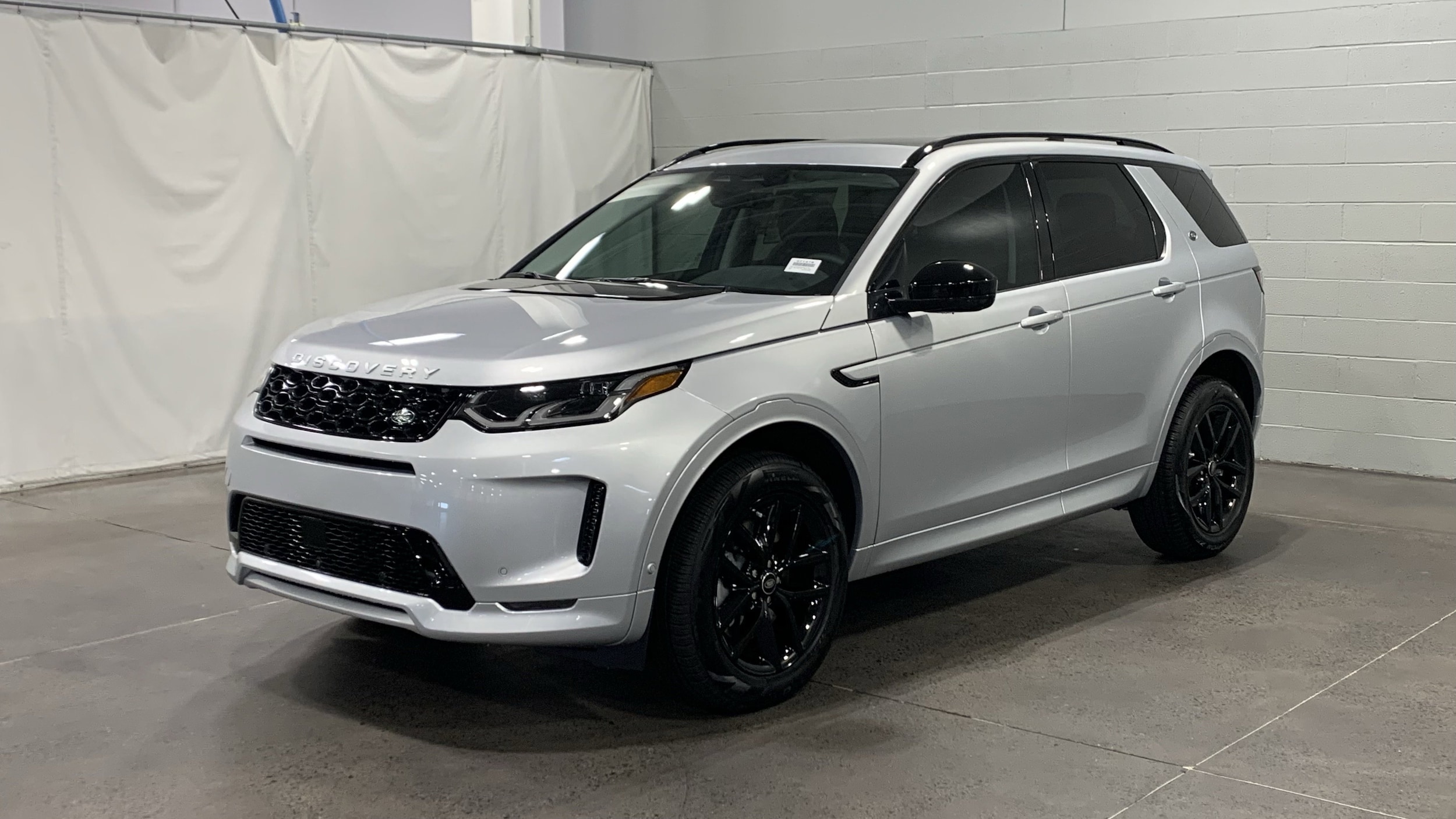 2025 Land Rover Discovery Sport S's photo