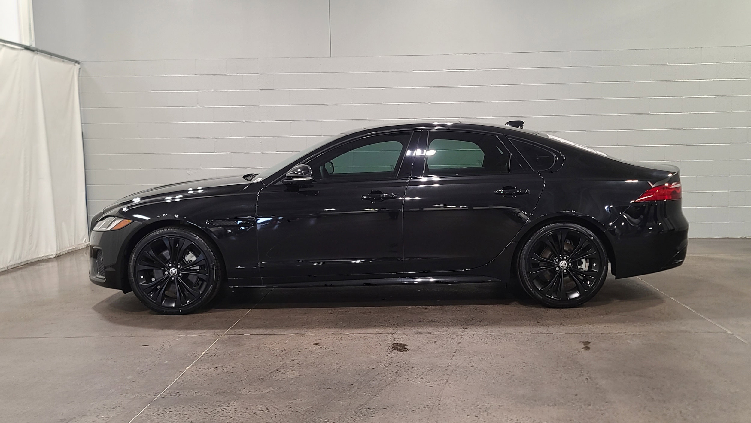 2024 Jaguar XF R-Dynamic SE photo 6