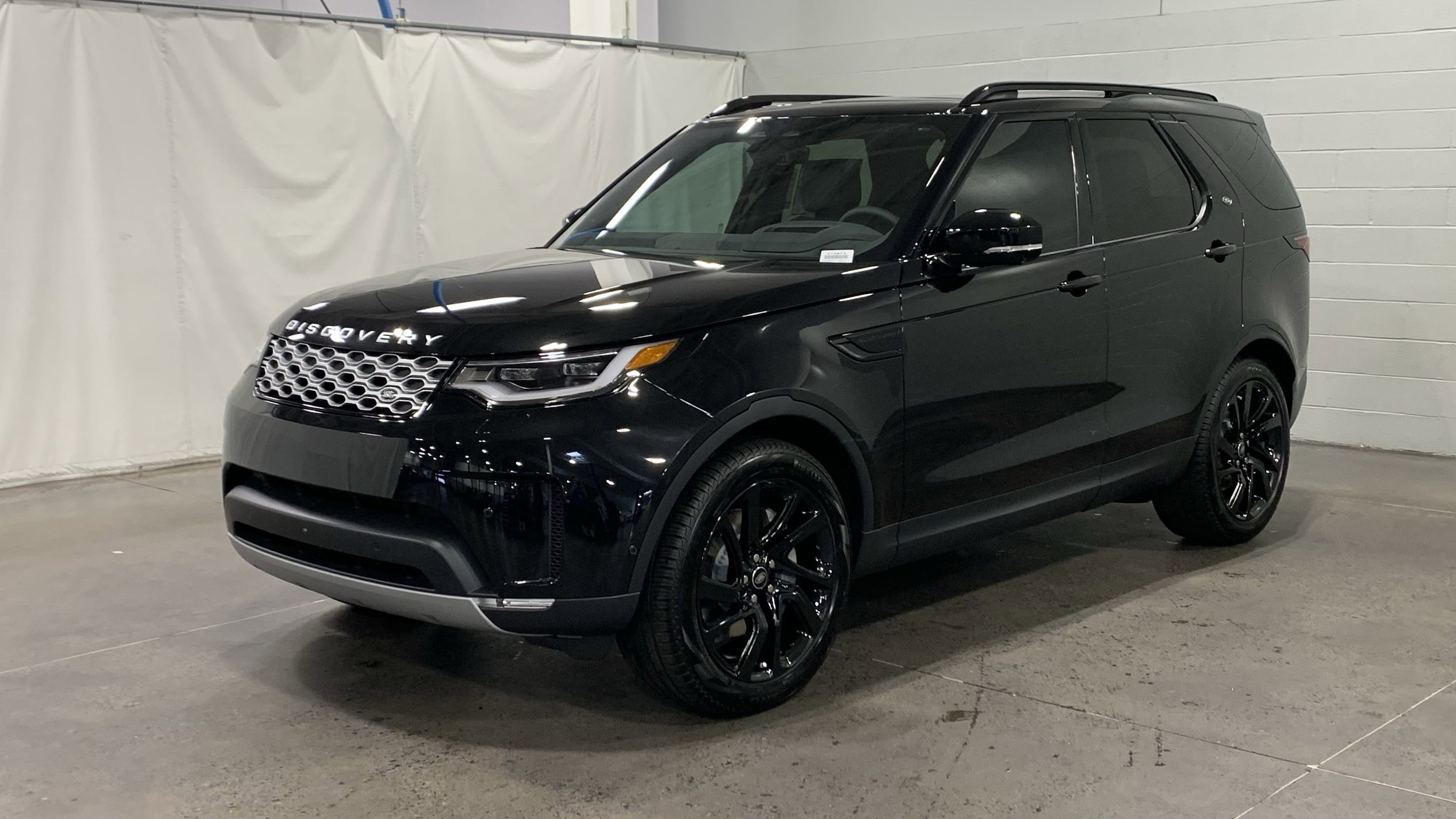 2025 Land Rover Discovery S's photo