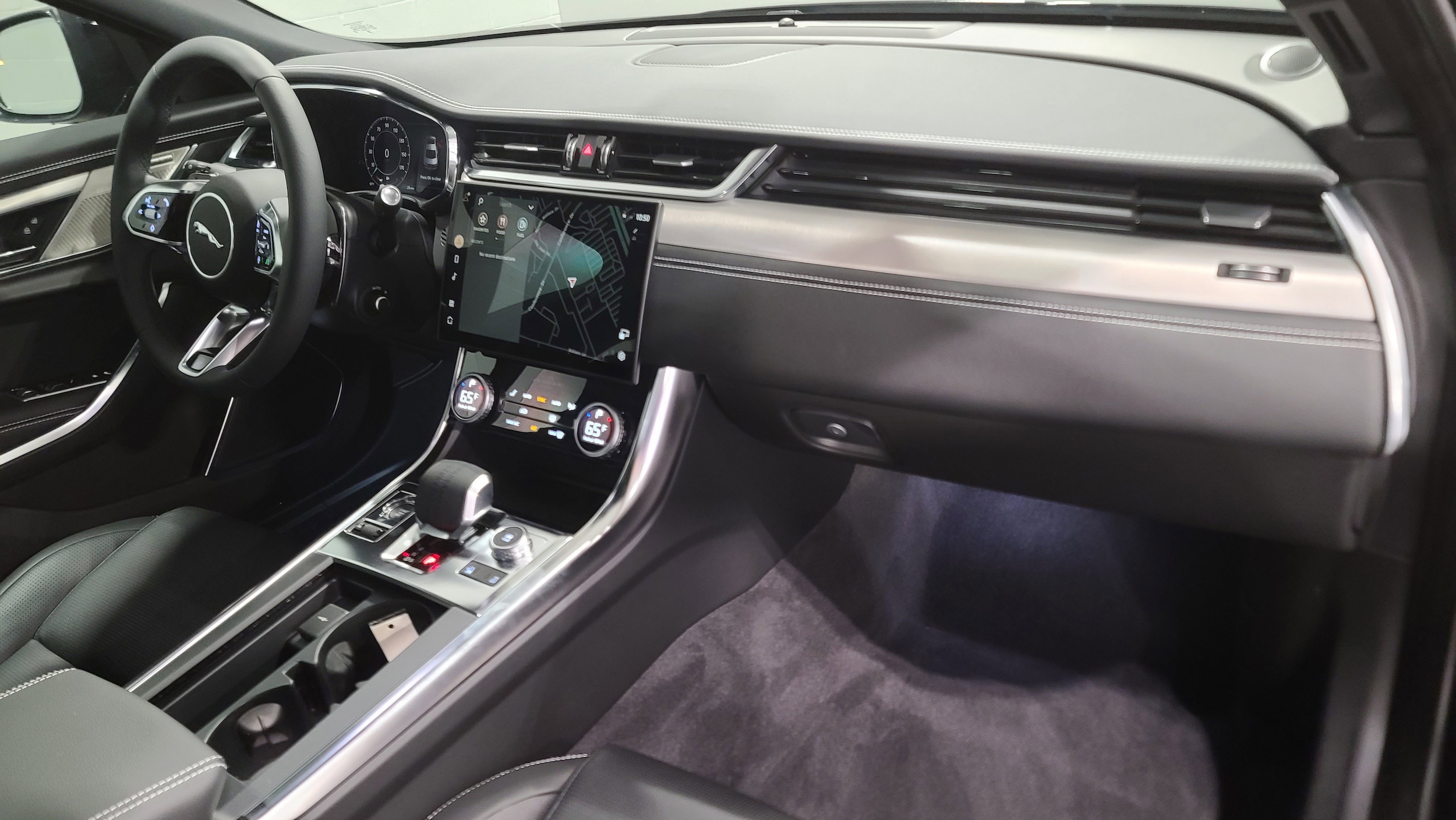 2024 Jaguar XF R-Dynamic SE photo 3