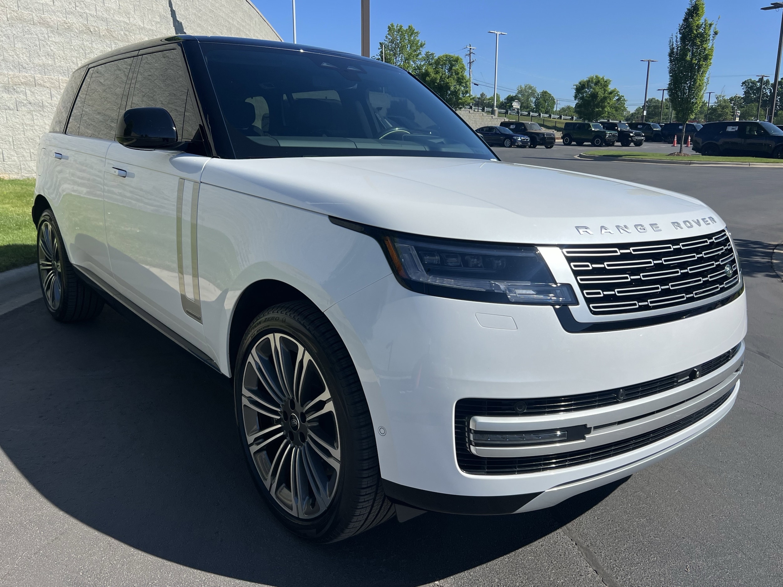 2024 Land Rover Range Rover Autobiography photo 3