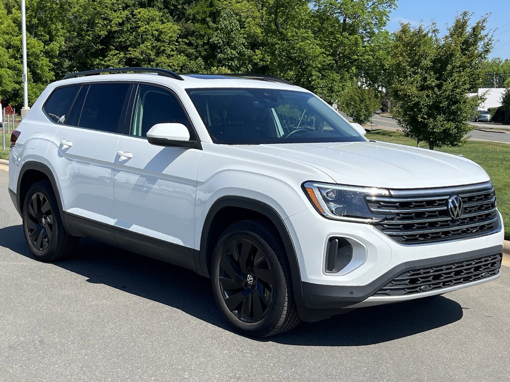 Used 2024 Volkswagen Atlas 2.0T SE w/Technology SUV