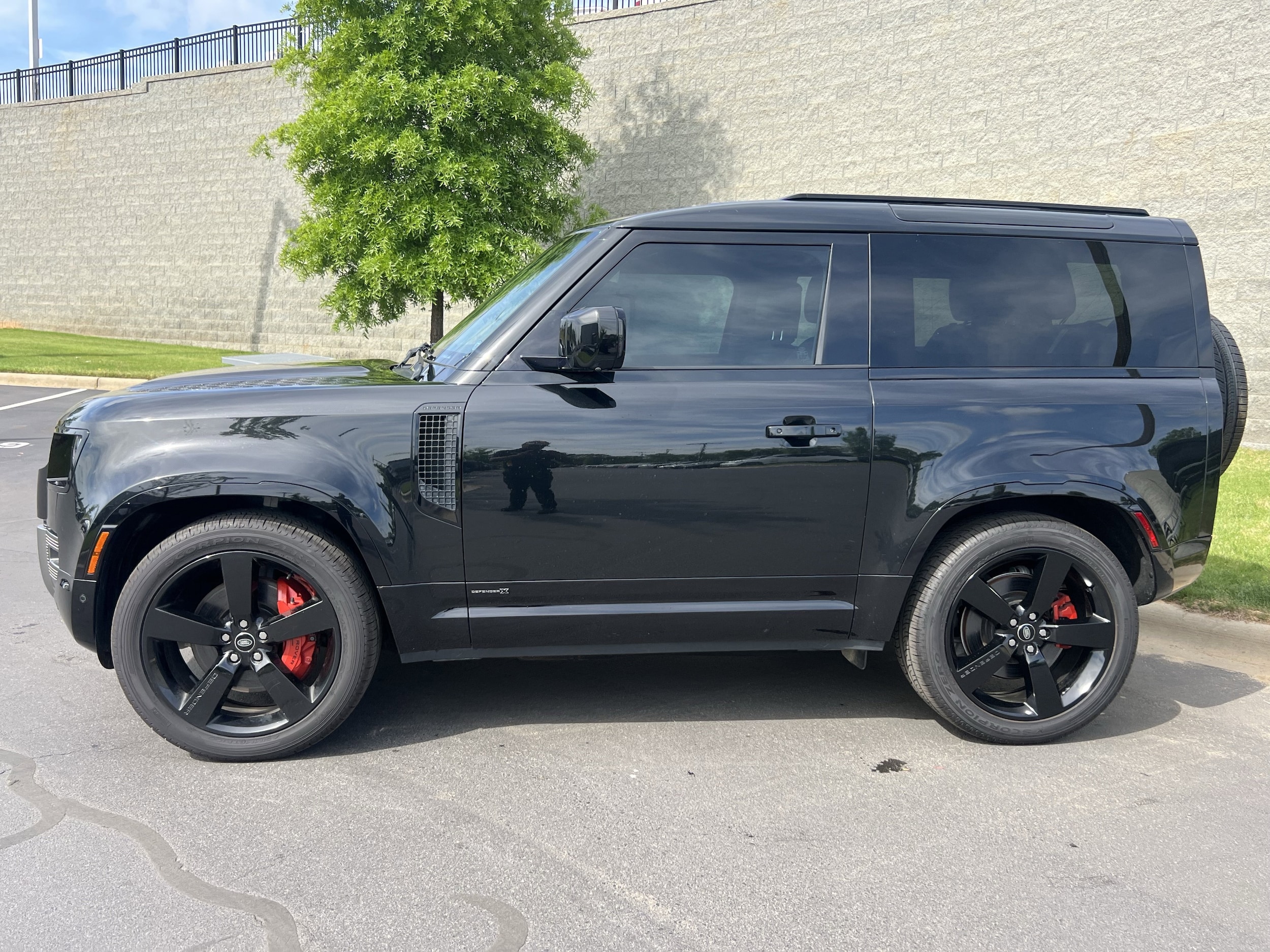 2023 Land Rover Defender 90 X AWD photo 2