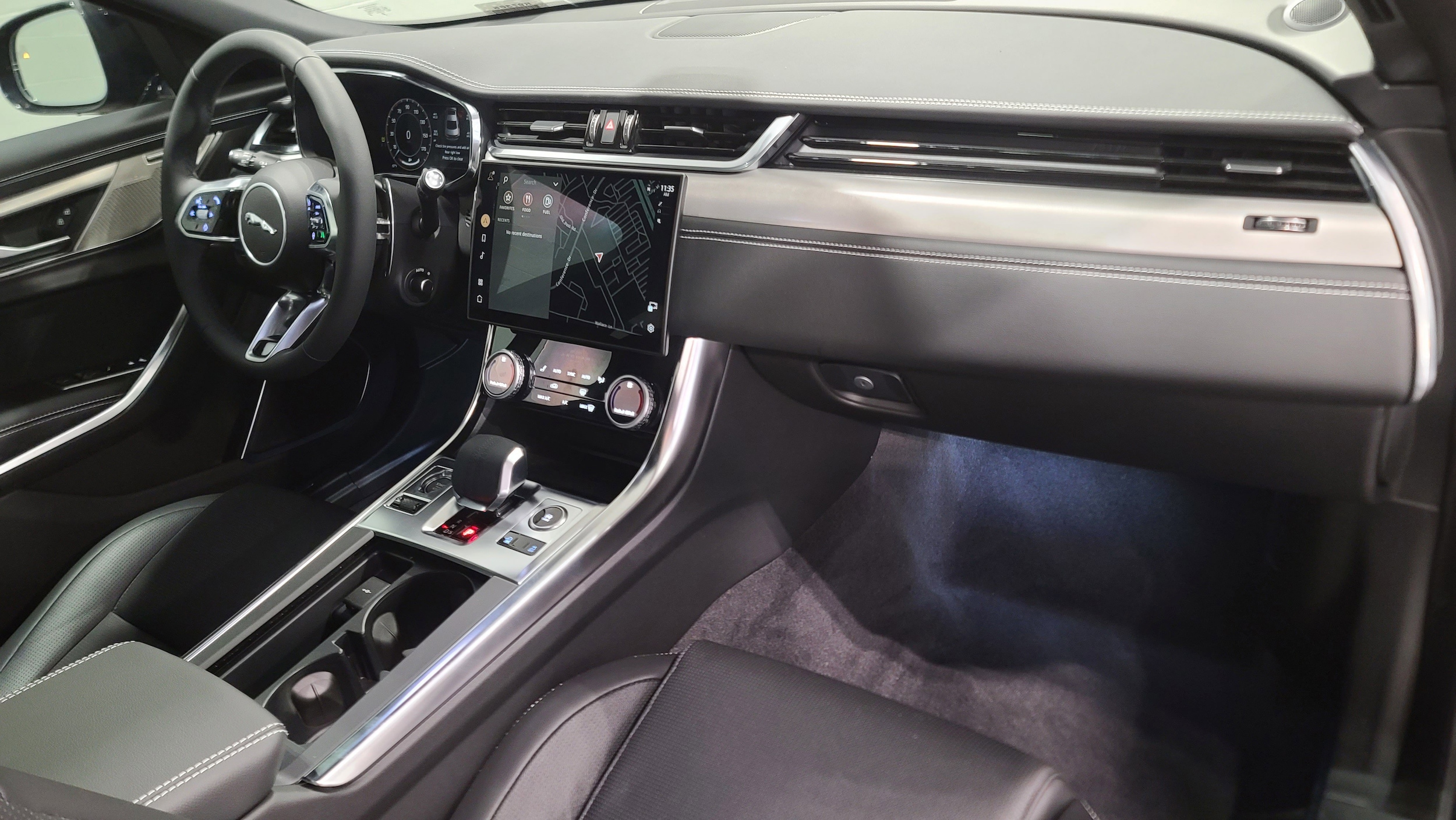 2024 Jaguar XF R-Dynamic SE photo 3