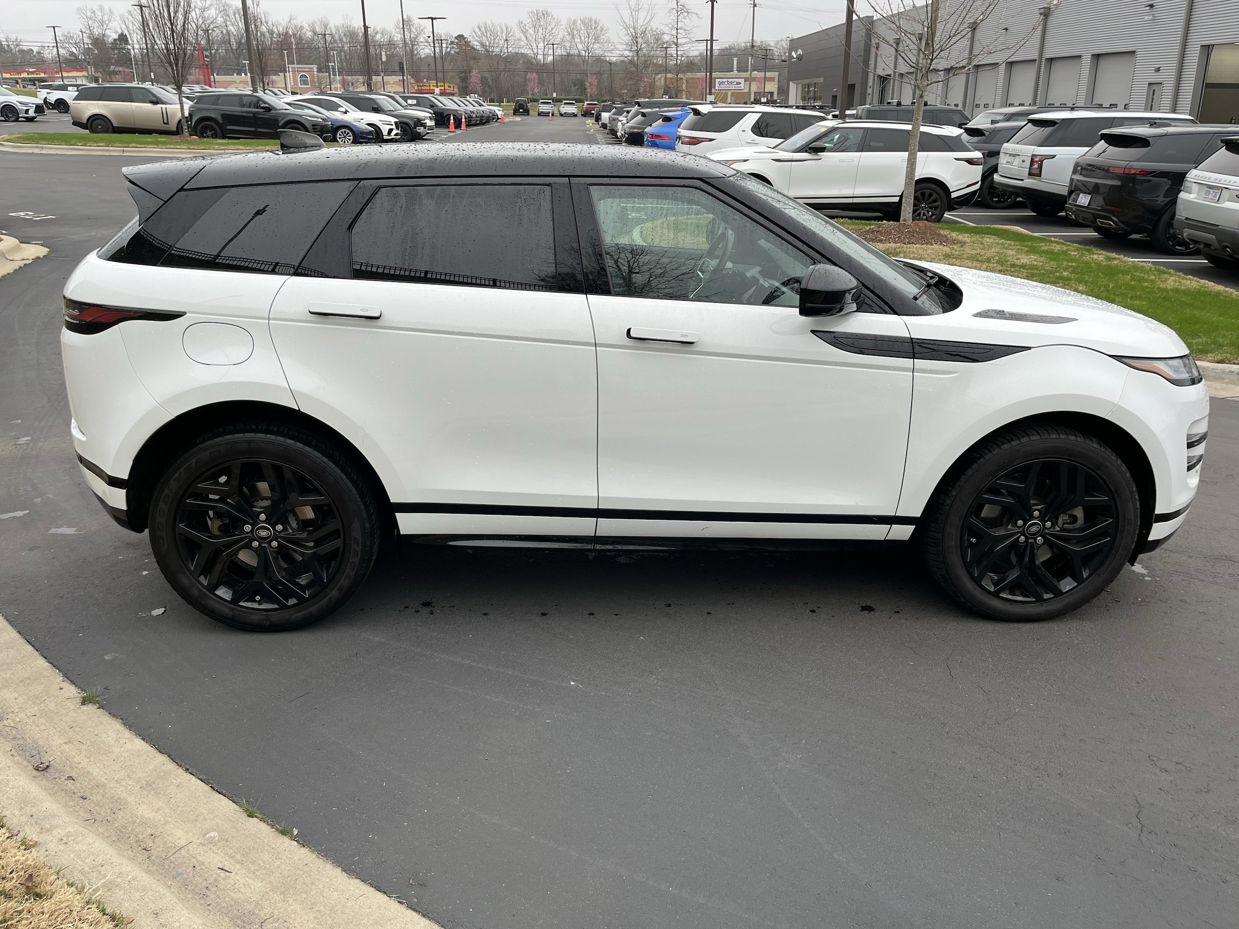 2023 Land Rover Range Rover Evoque R-Dynamic SE photo 6