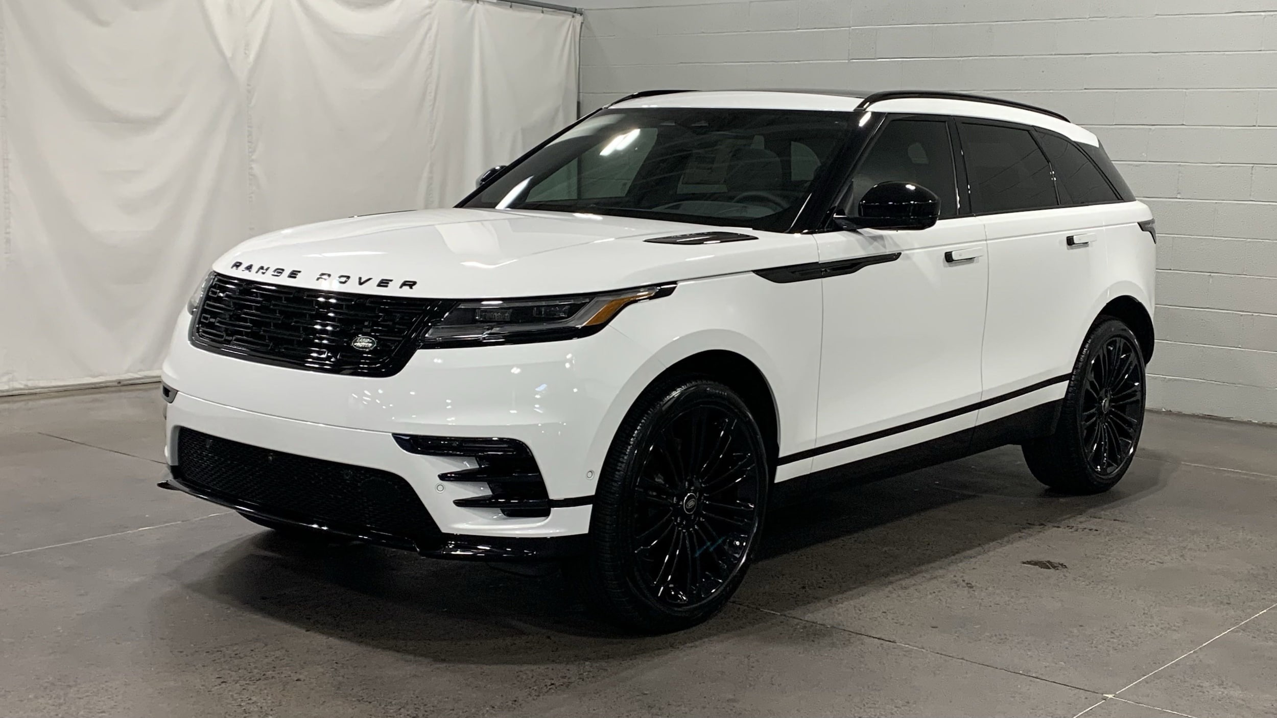 2026 Land Rover Range Rover Velar P400 Dynamic SE's photo
